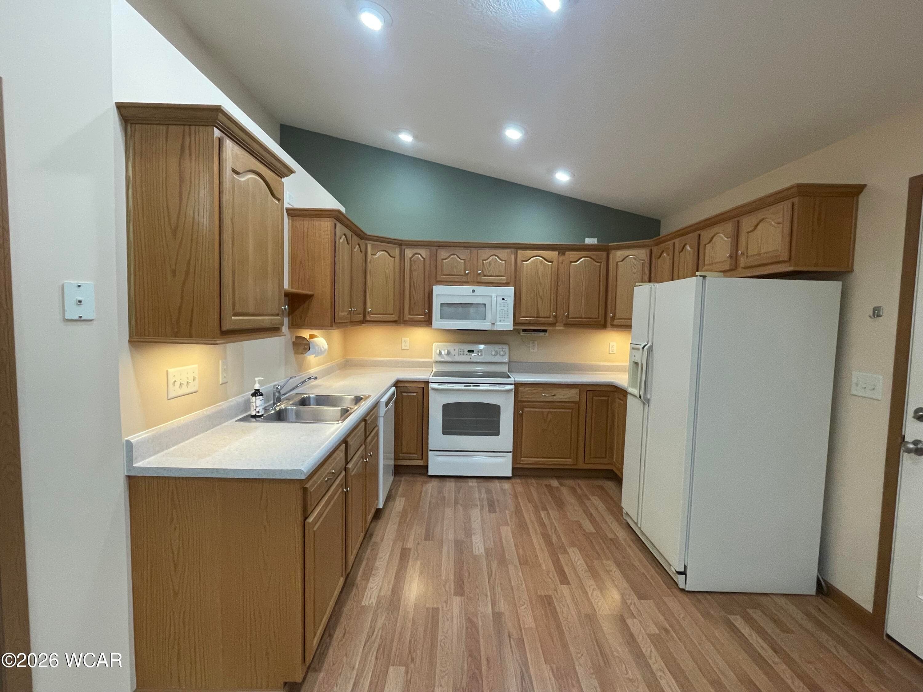 147 Eagles Point photo 2