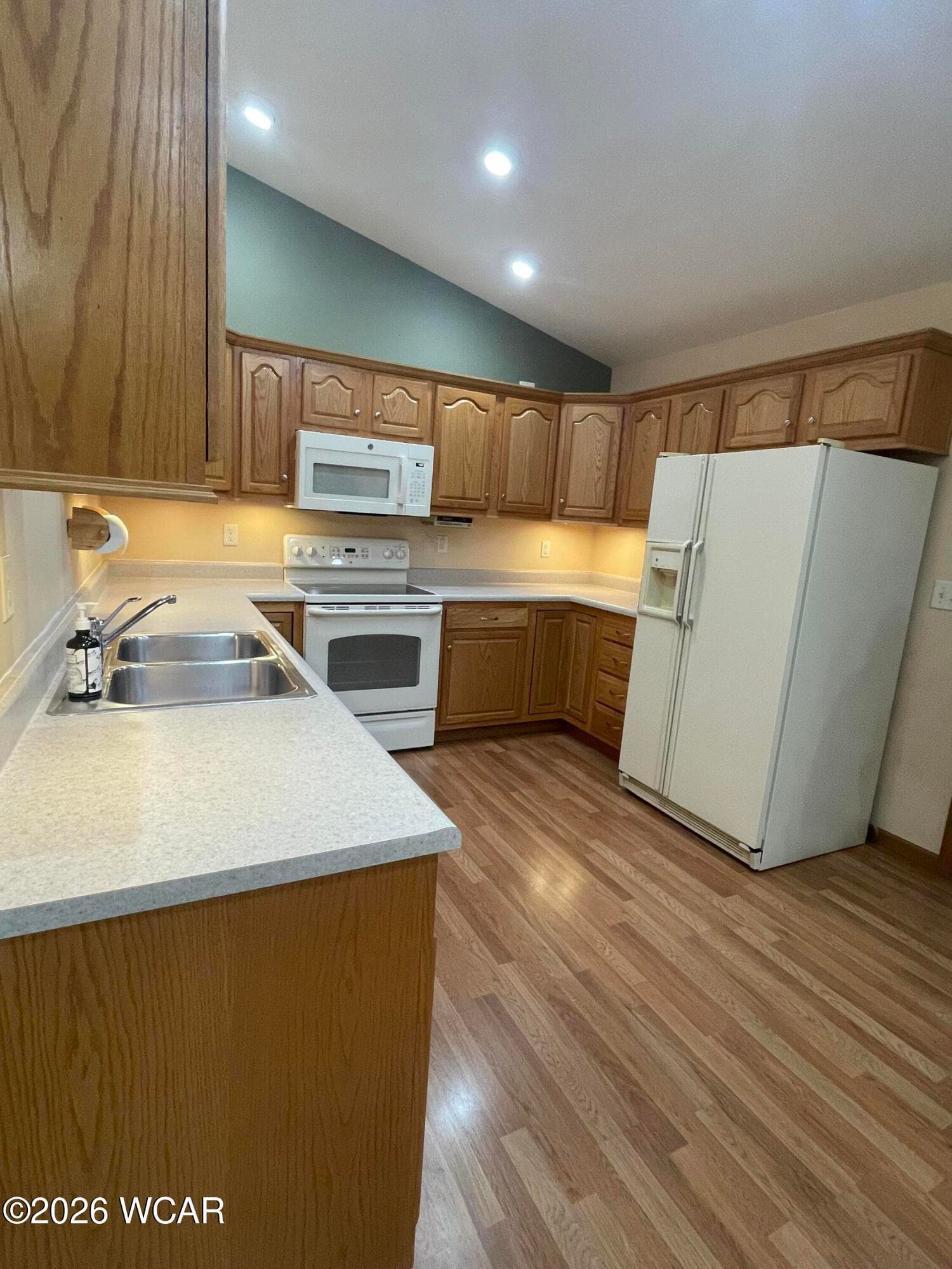 147 Eagles Point photo 3
