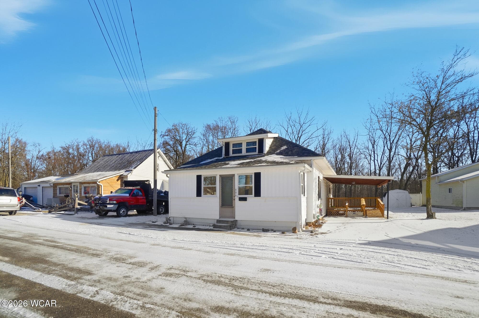 606 Highland photo 2