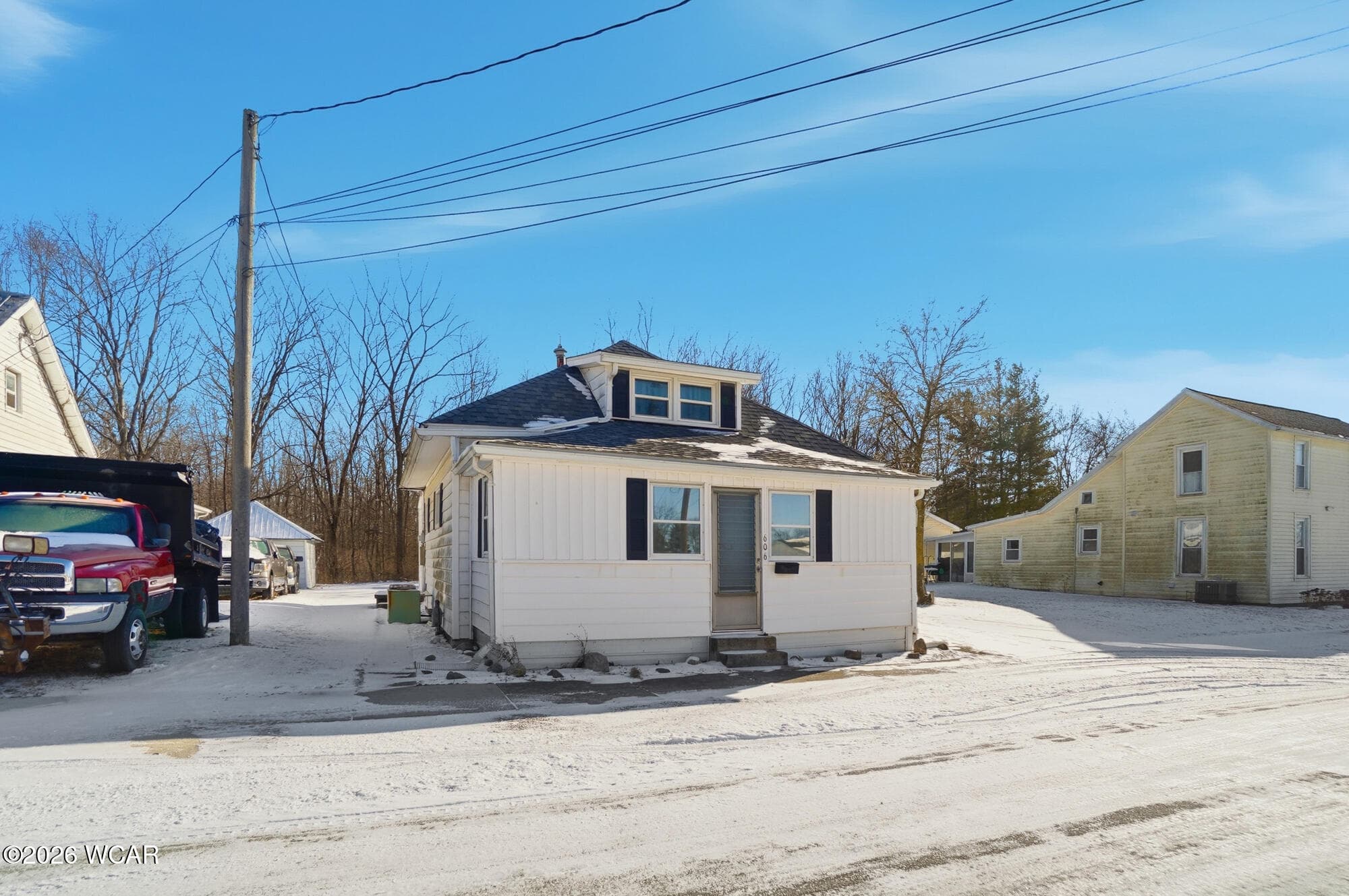 606 Highland photo 3
