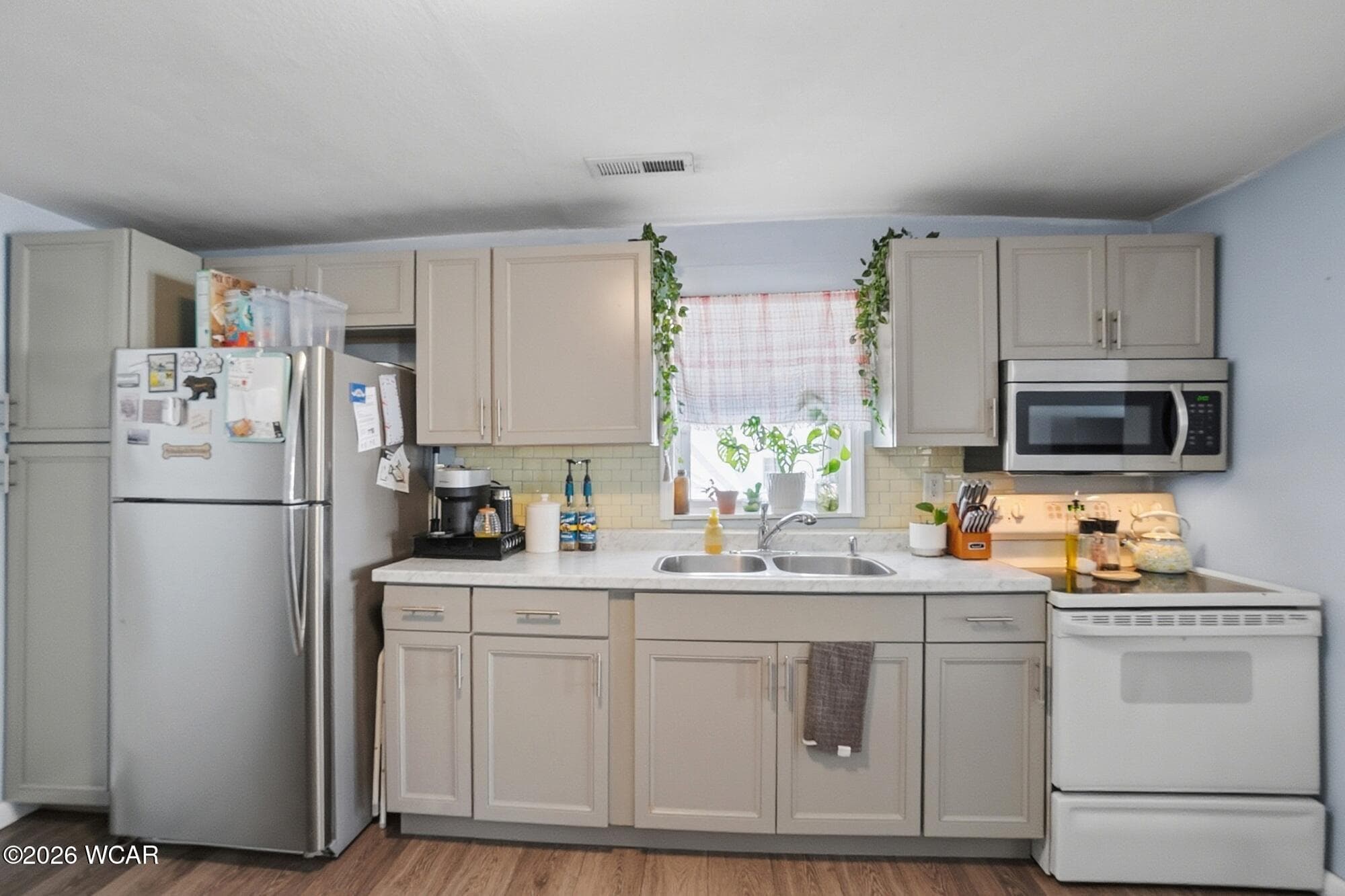 1027 Sherman photo 3