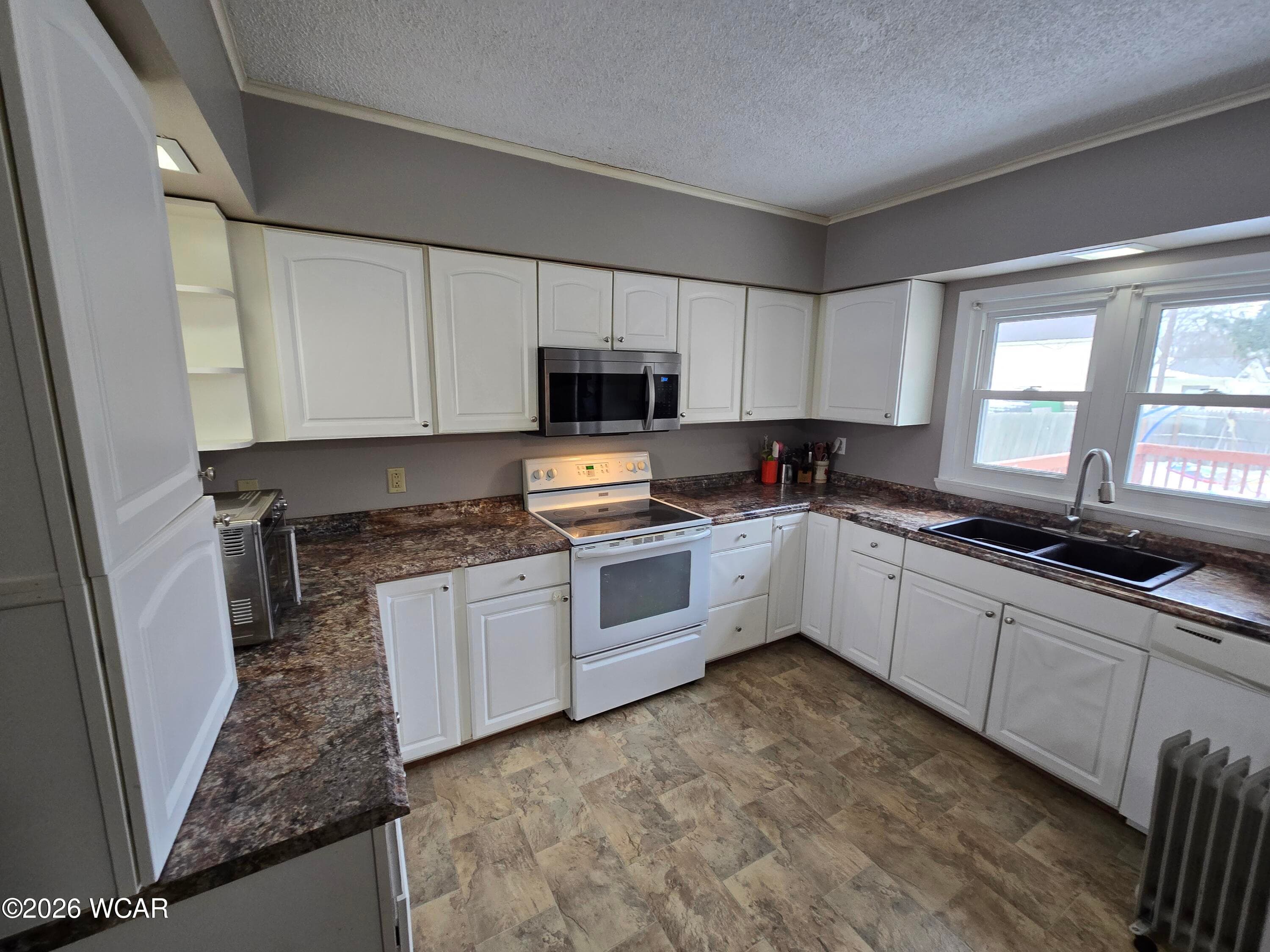 411 E Eliza St photo 2