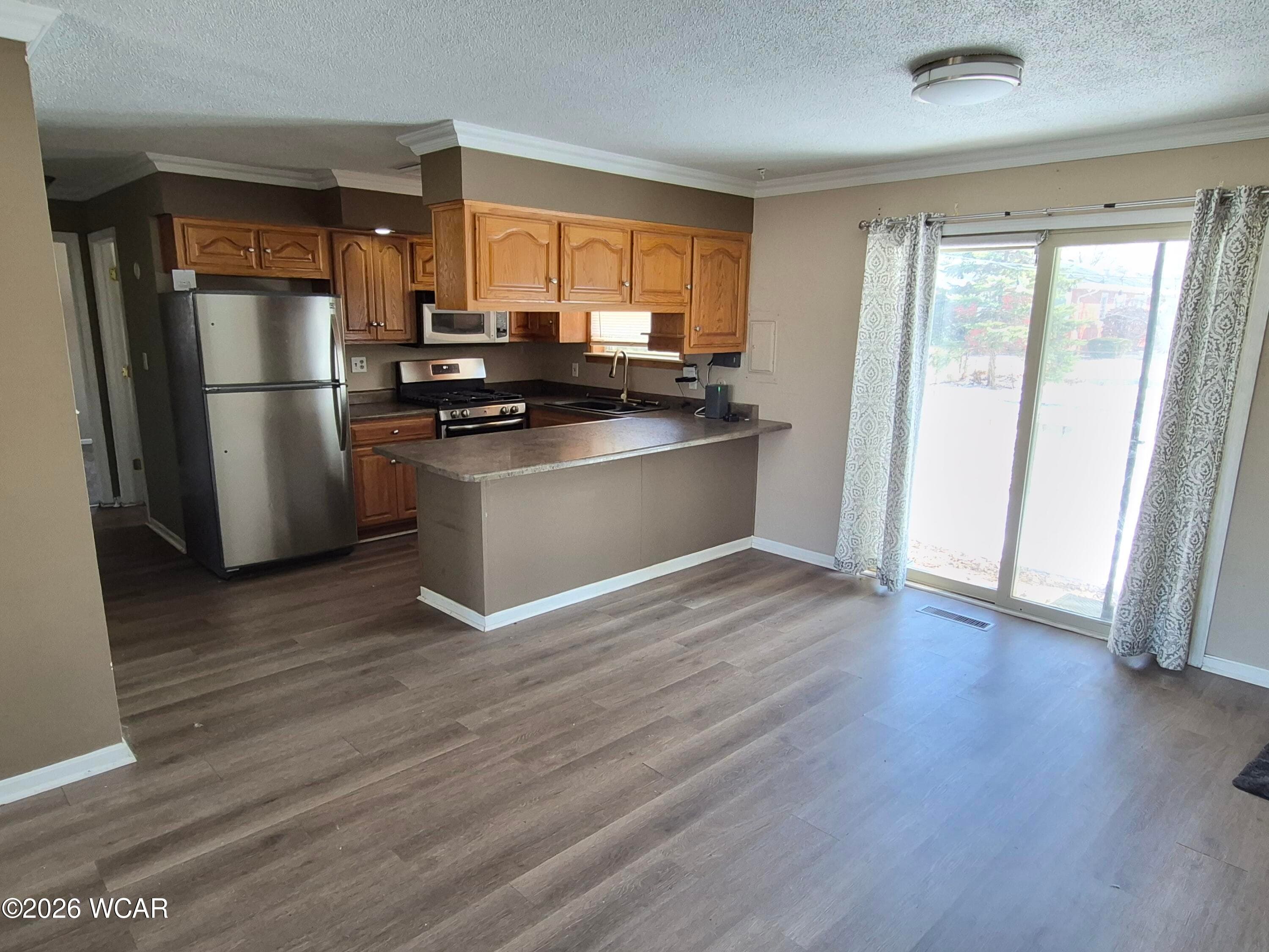 780 Maplewood Drive photo 3
