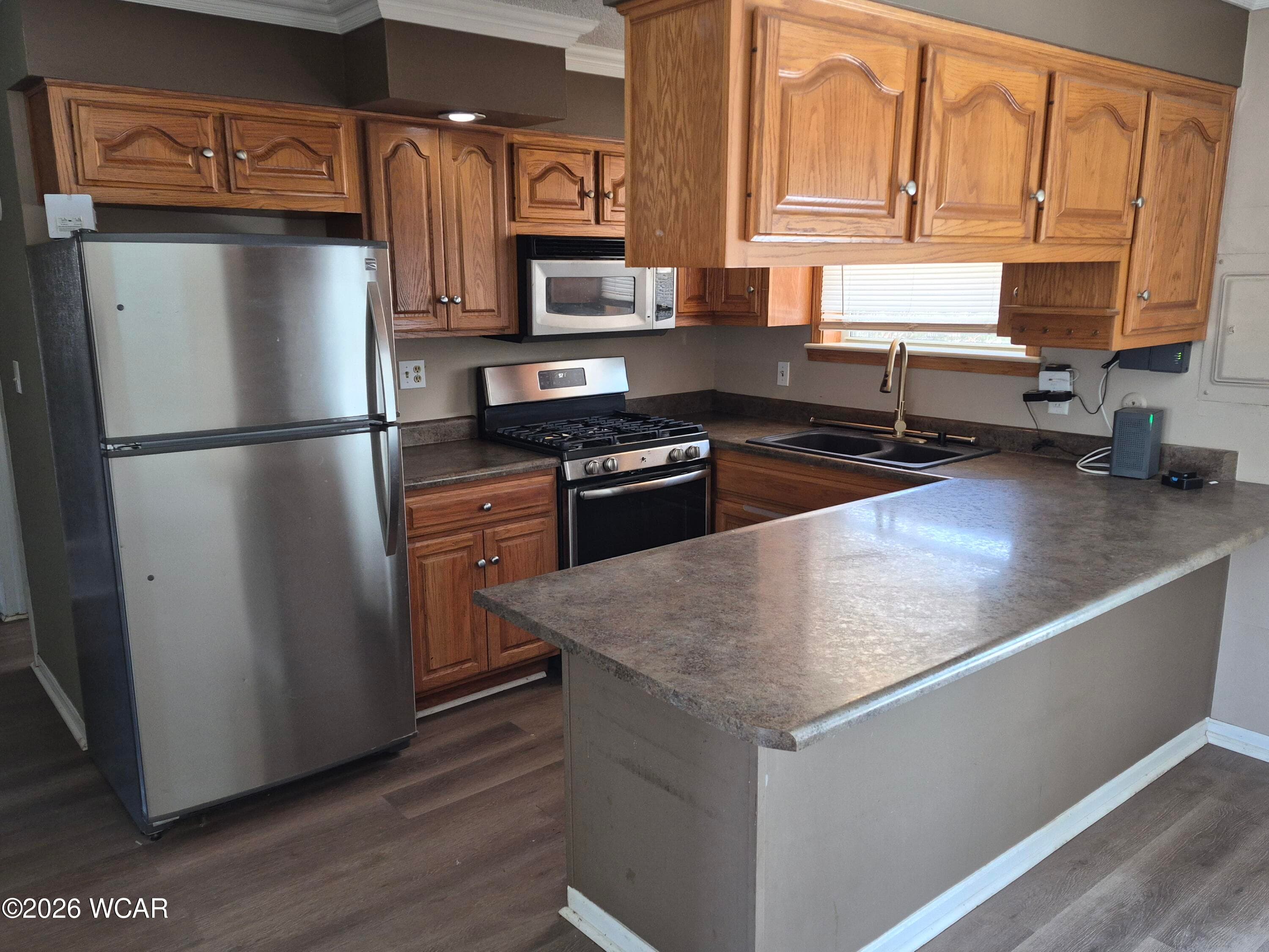 780 Maplewood Drive photo 4