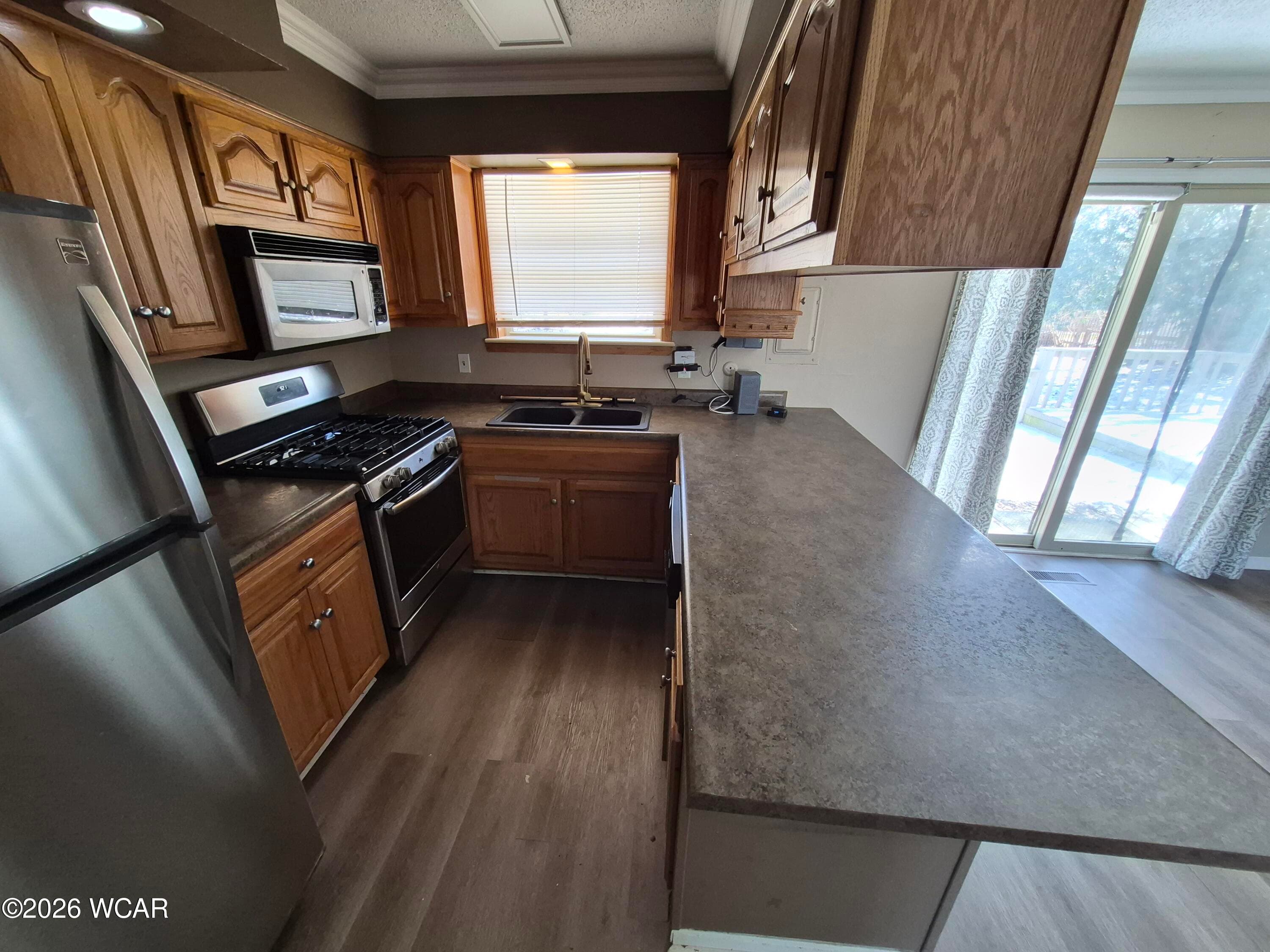 780 Maplewood Drive photo 5