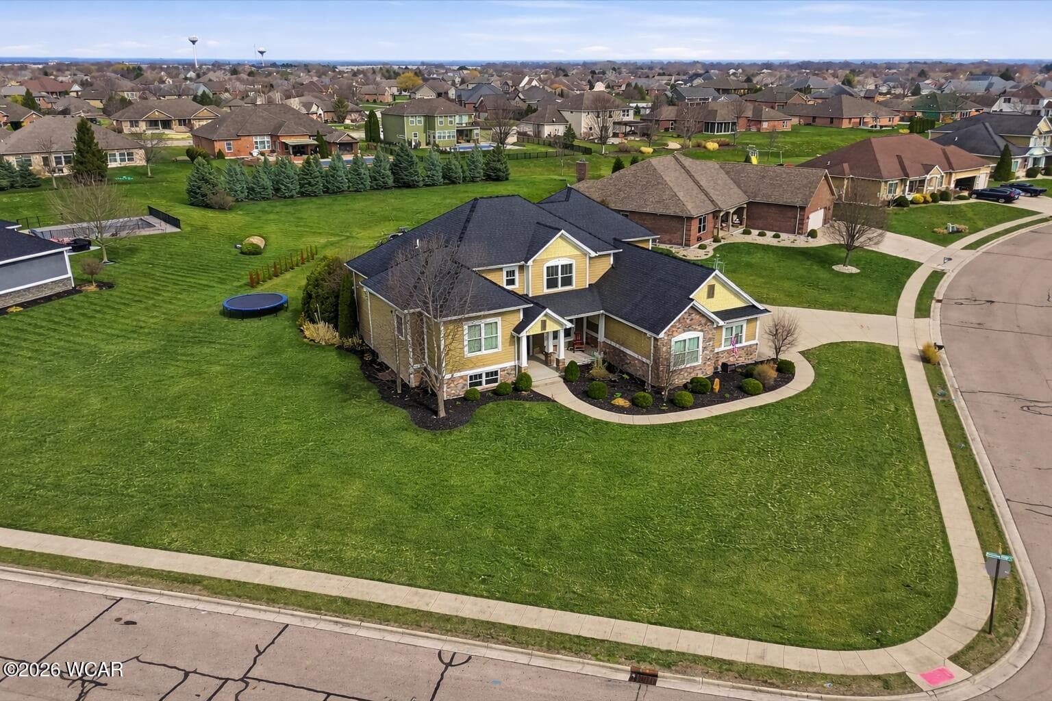 690 Rosecrest photo 2