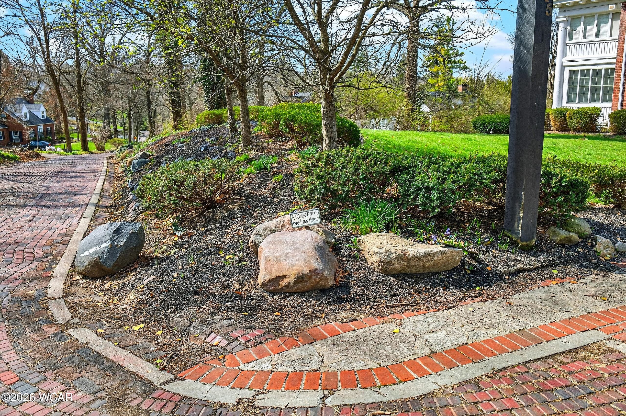 1115 Oakwood photo 3