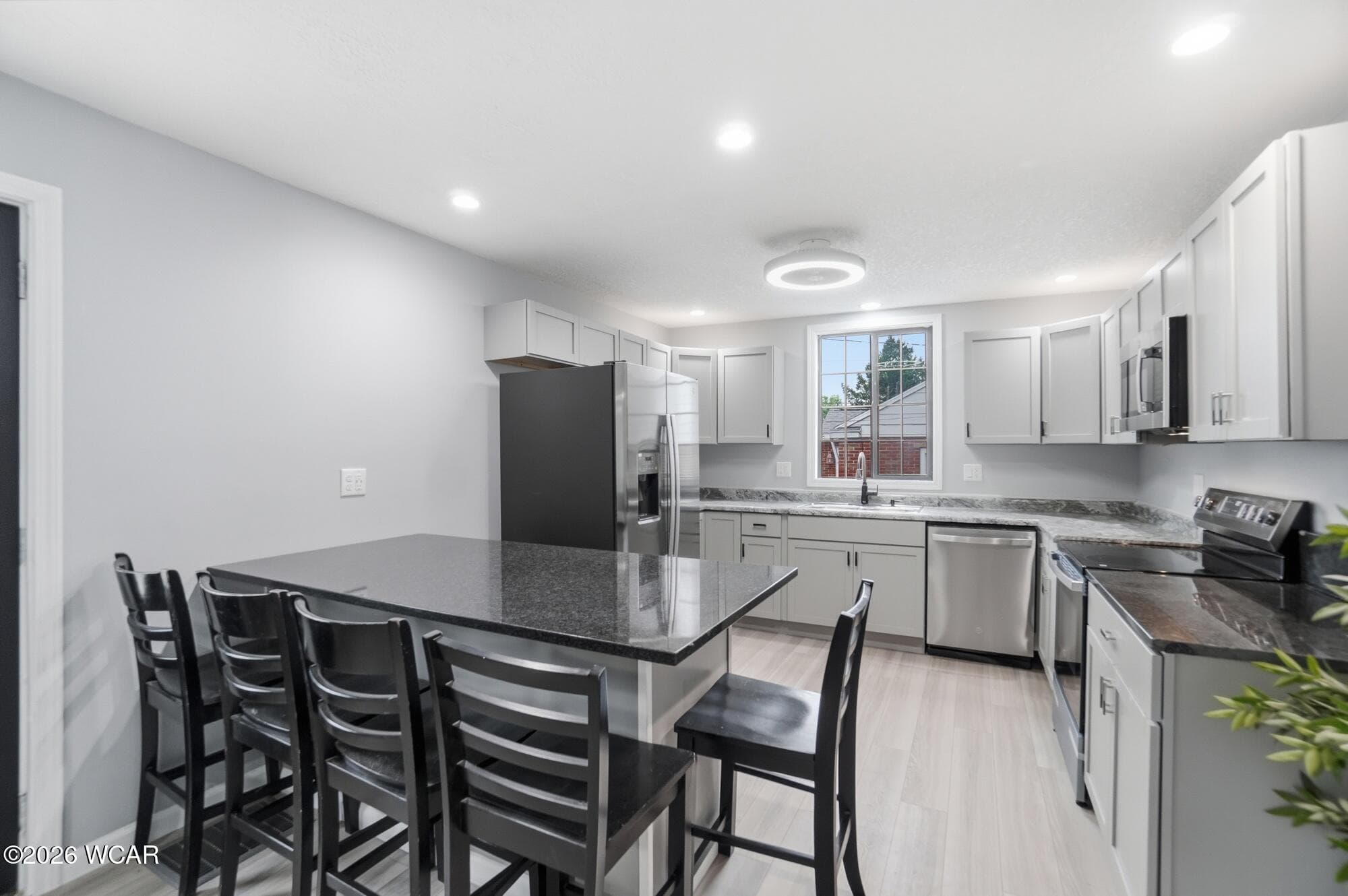 1125 Blanchard photo 3