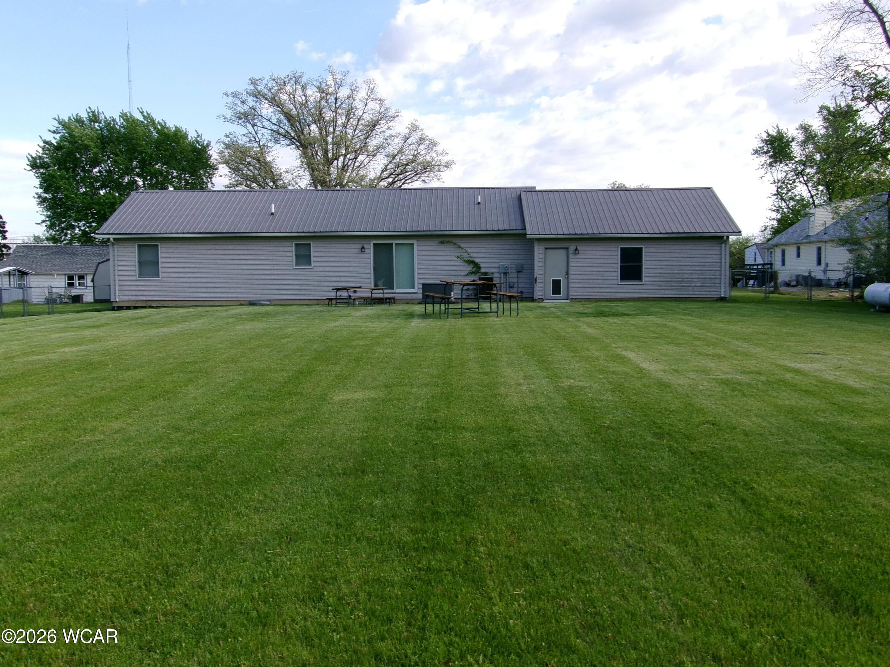 2407 Breese photo 2