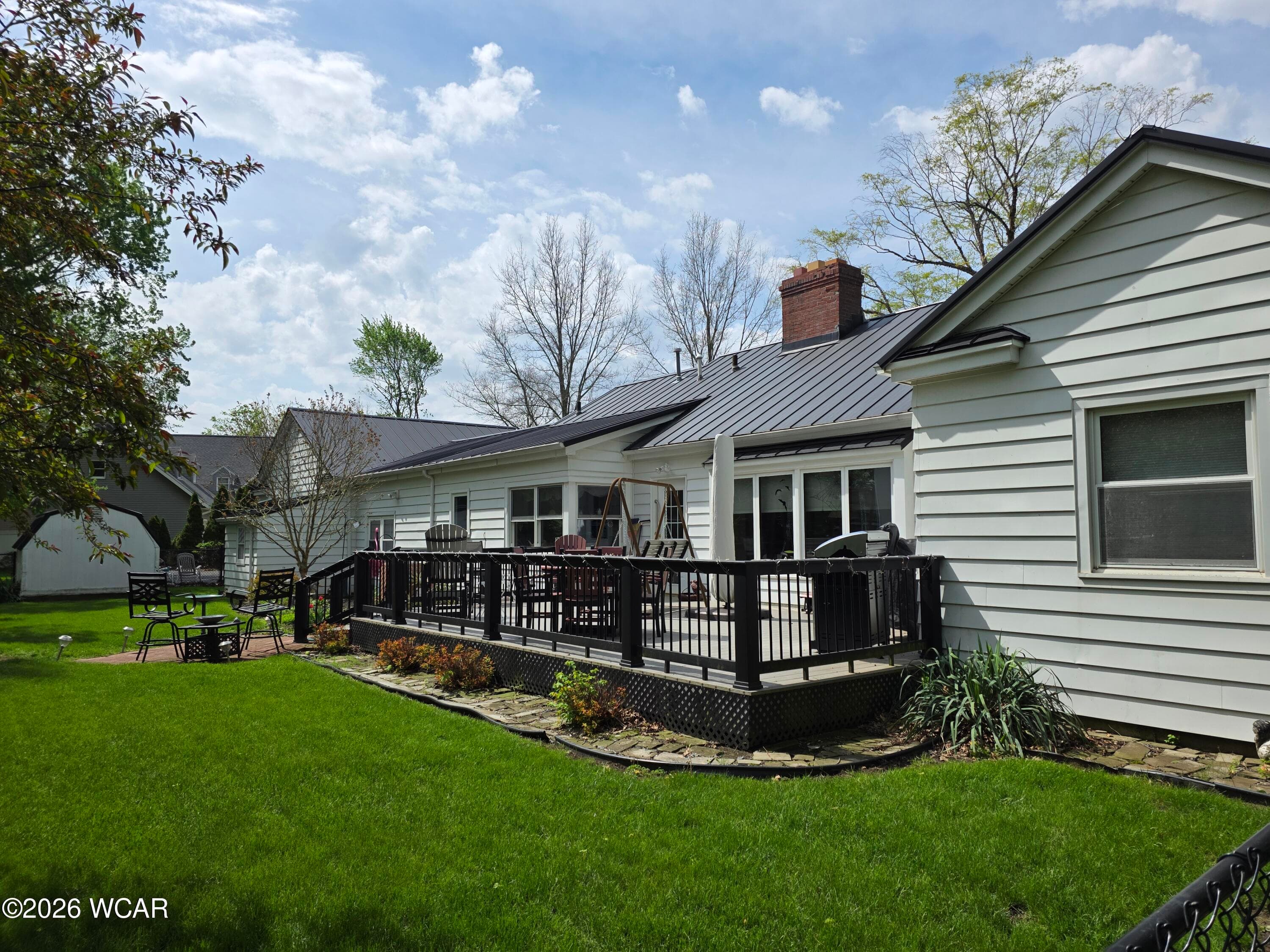 1054 Walnut photo 2