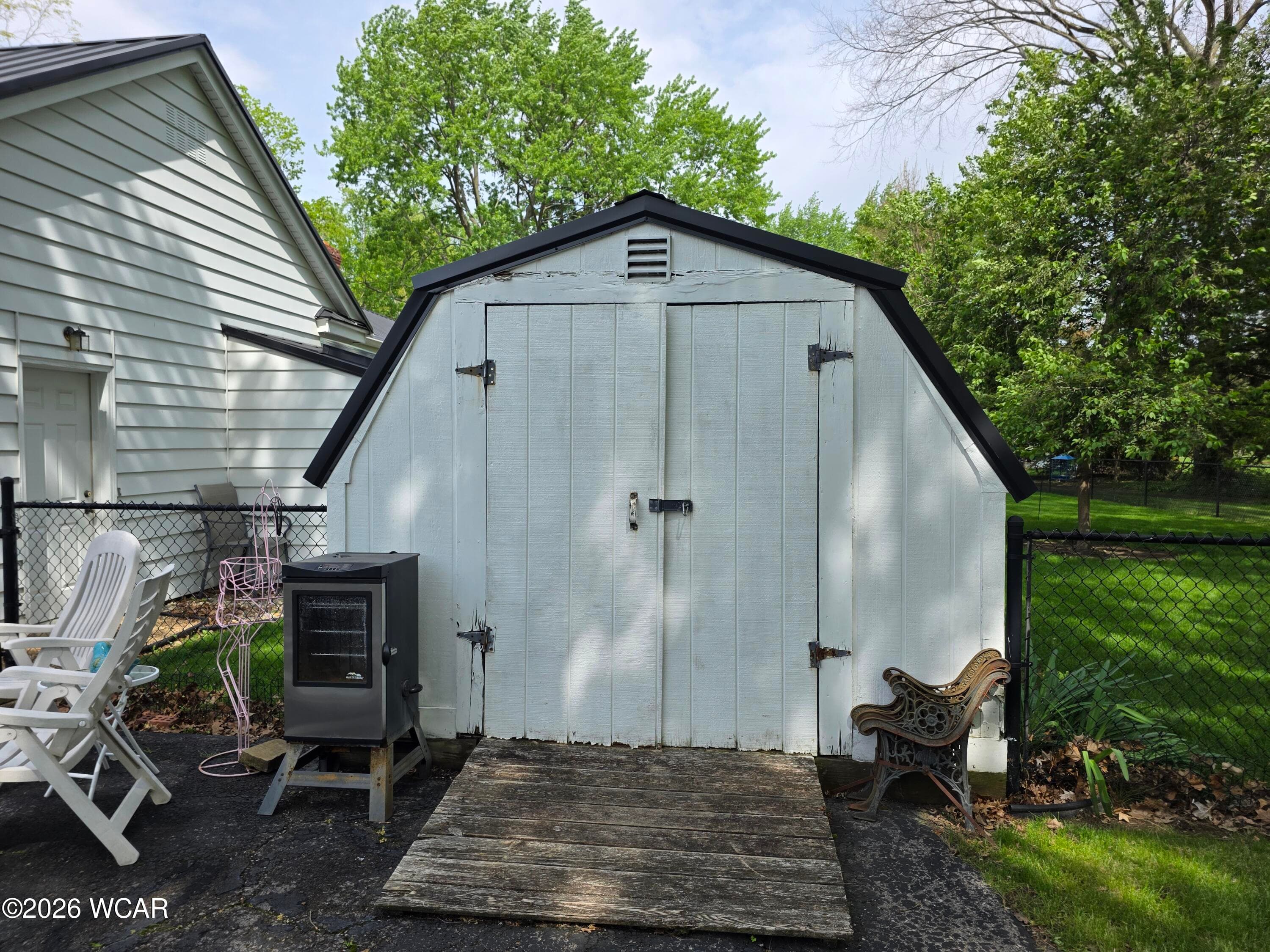 1054 Walnut photo 4