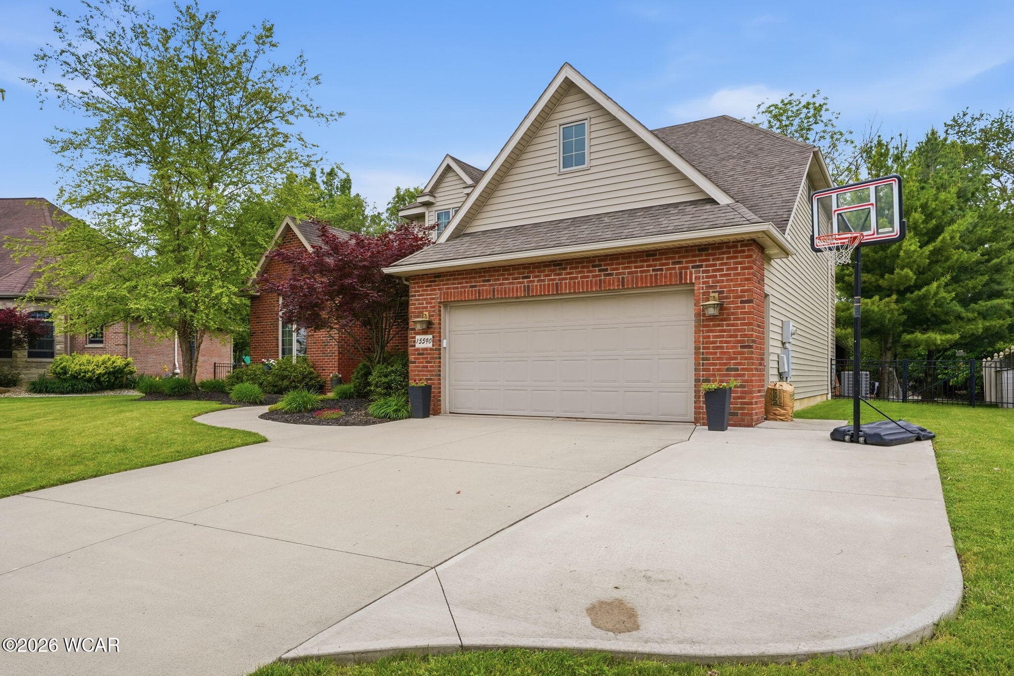 15590 Brookfield photo 2