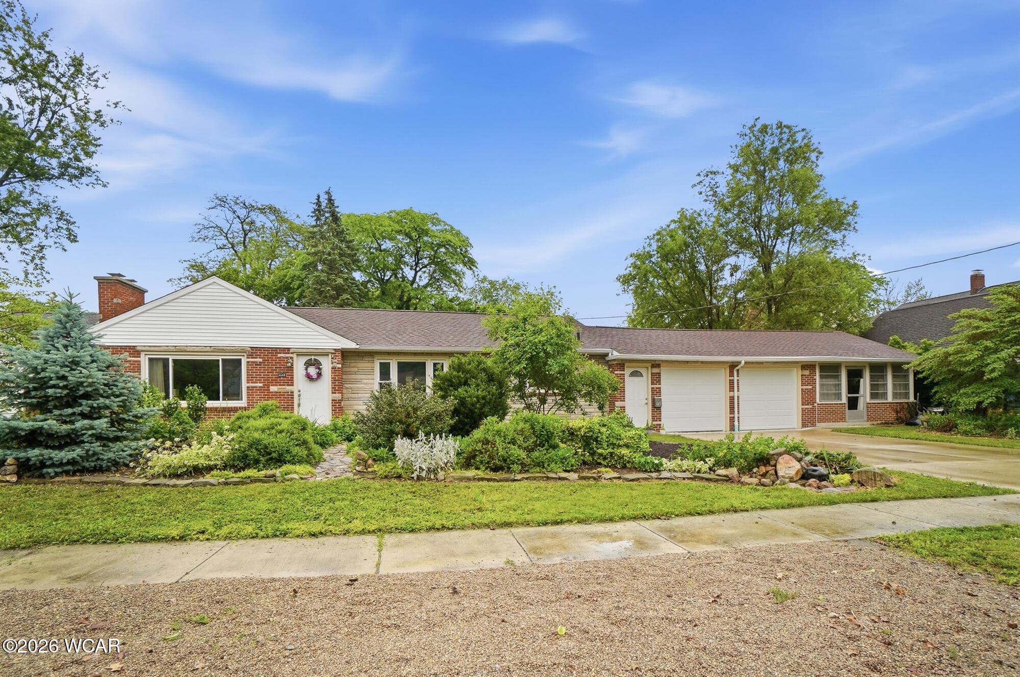 445 Glenwood photo 2