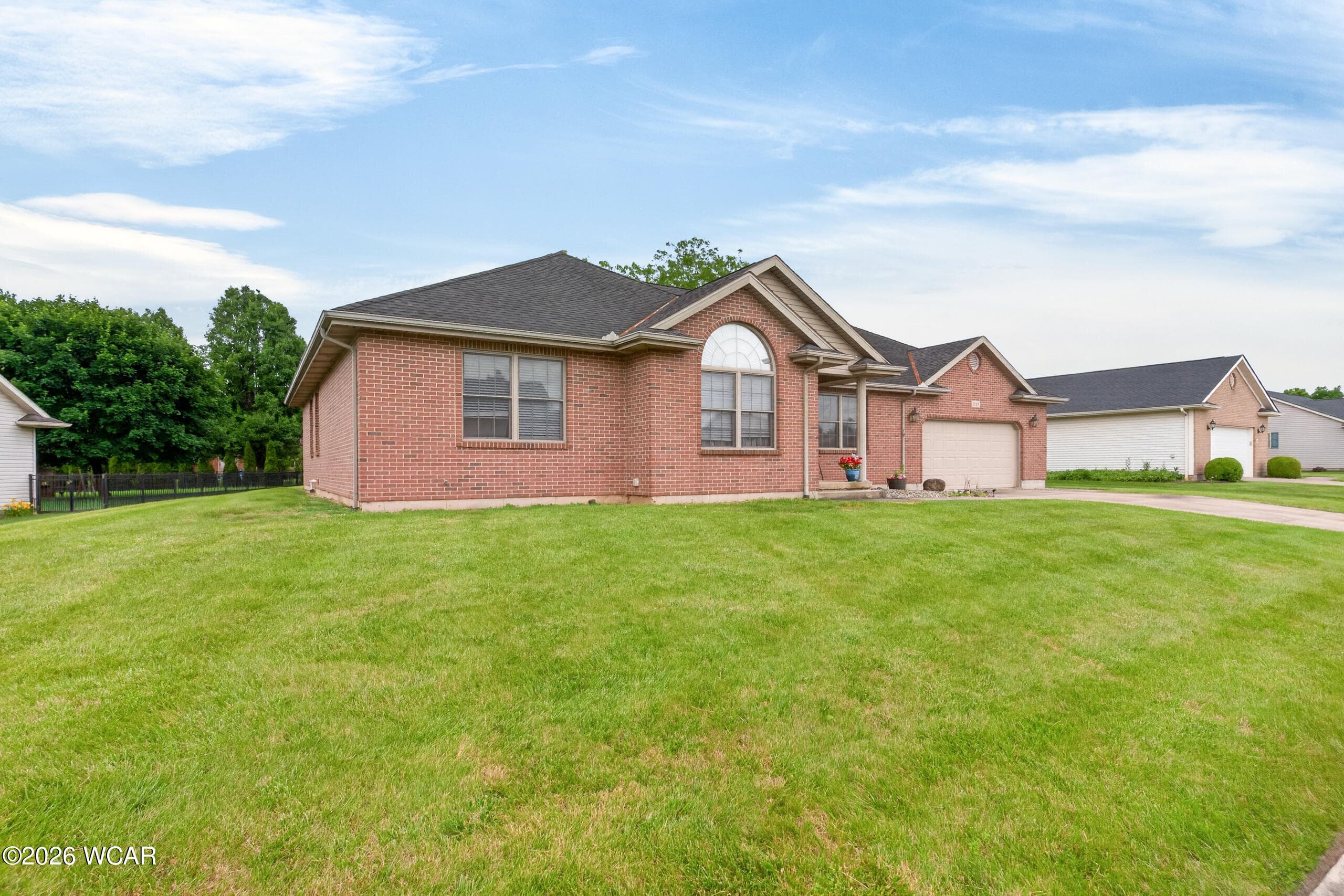 1185 Huron photo 3