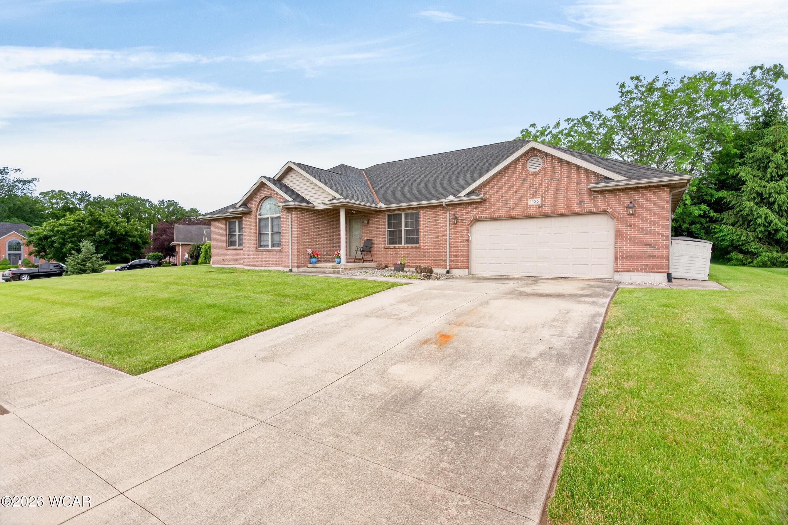 1185 Huron photo 4