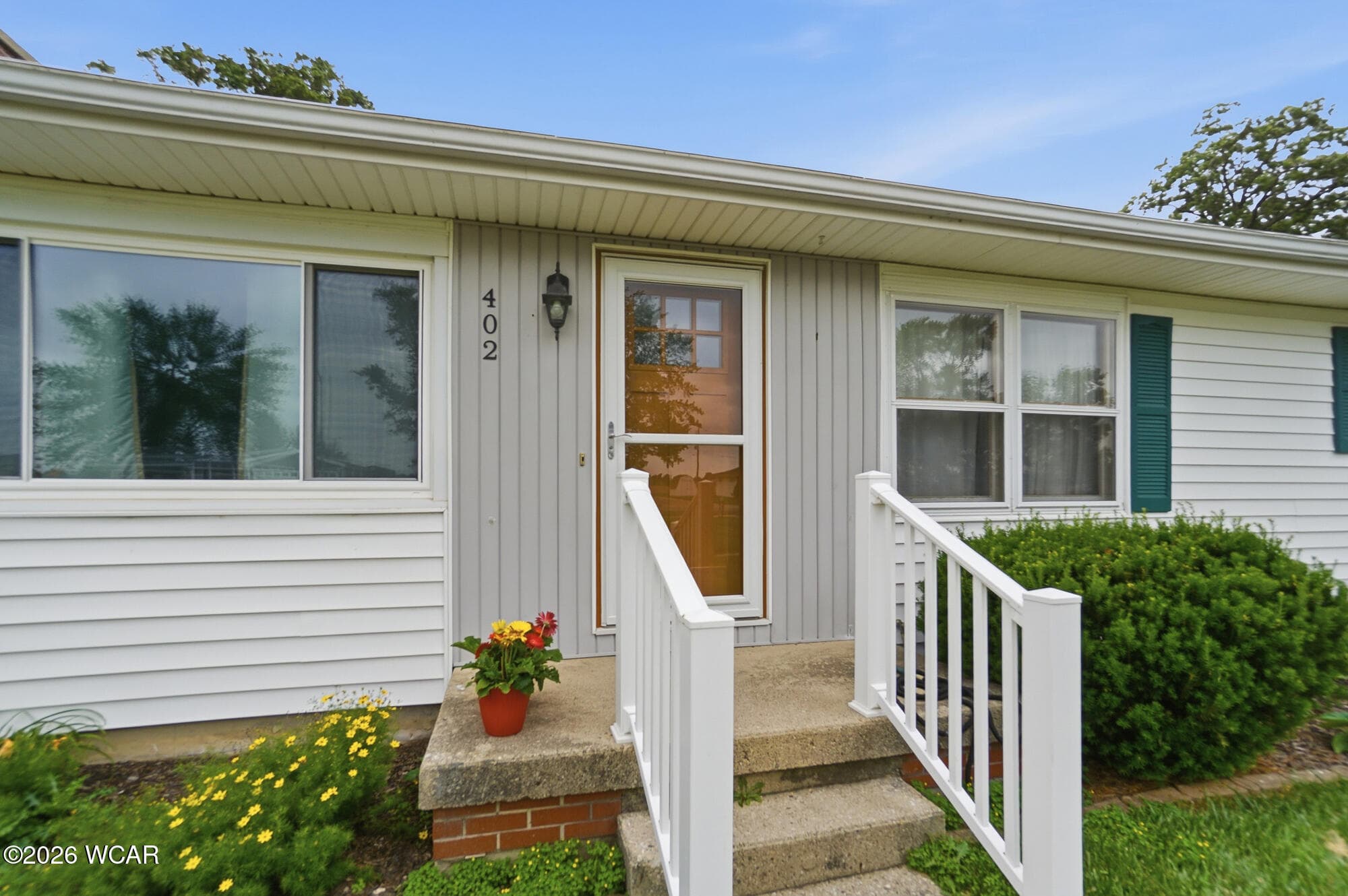 402 Woodlawn photo 4
