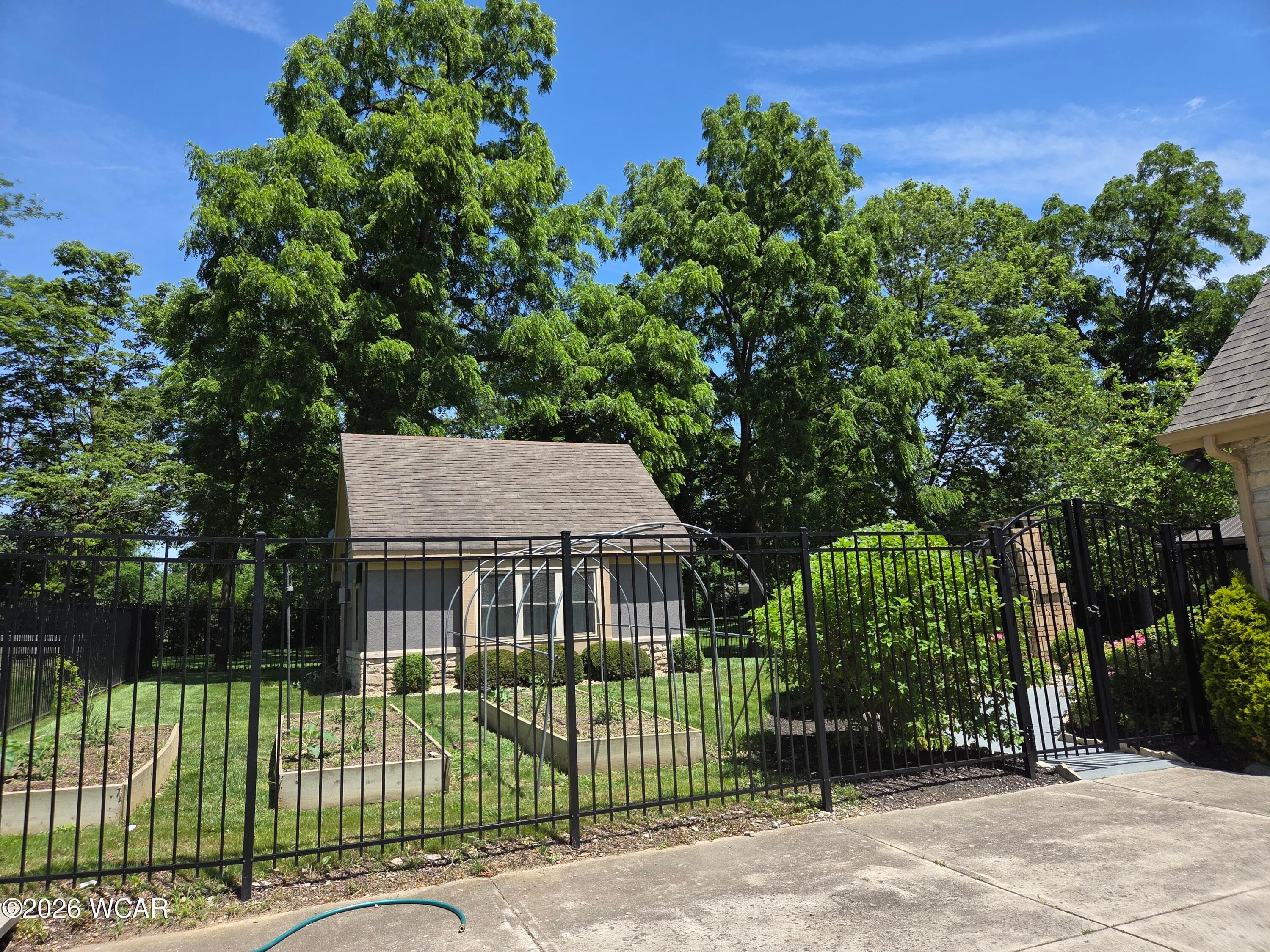 2326 Hampton photo 4