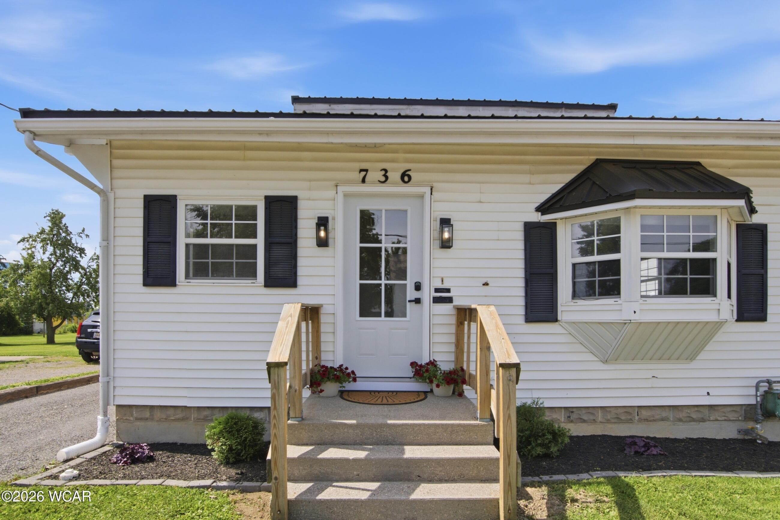 736 Leeson photo 4