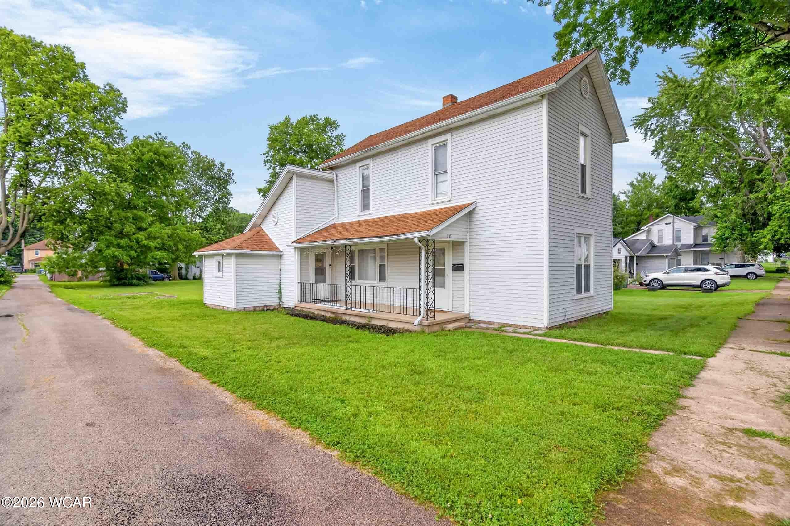 719 Clinton photo 3