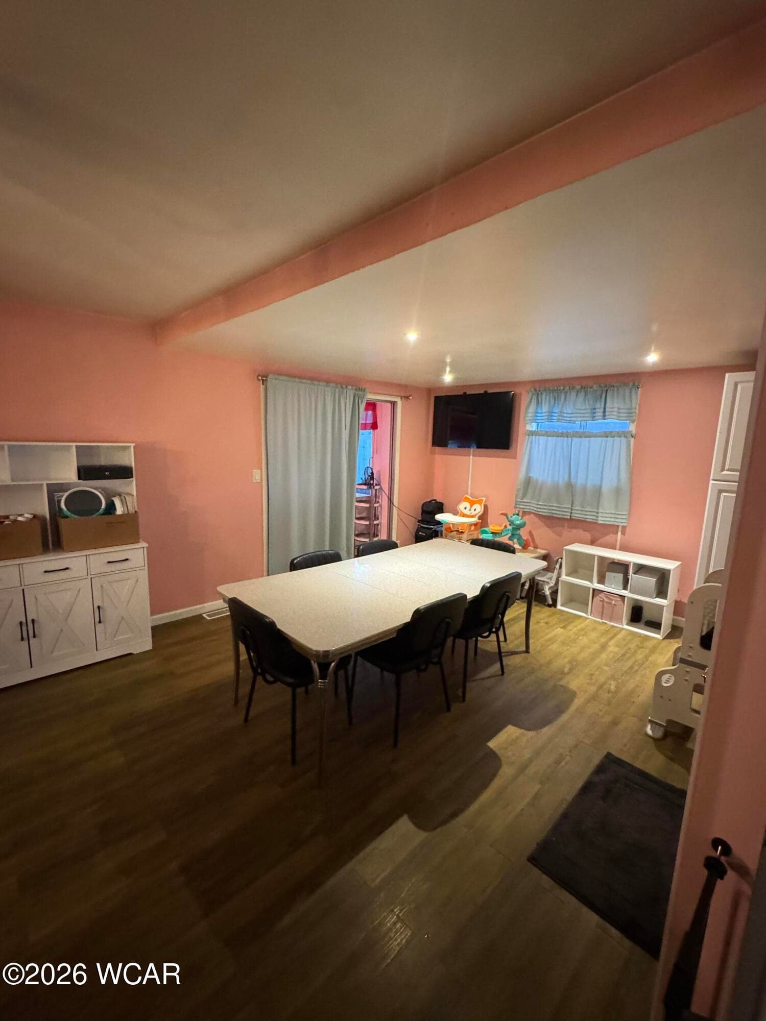 814 Mackenzie photo 4