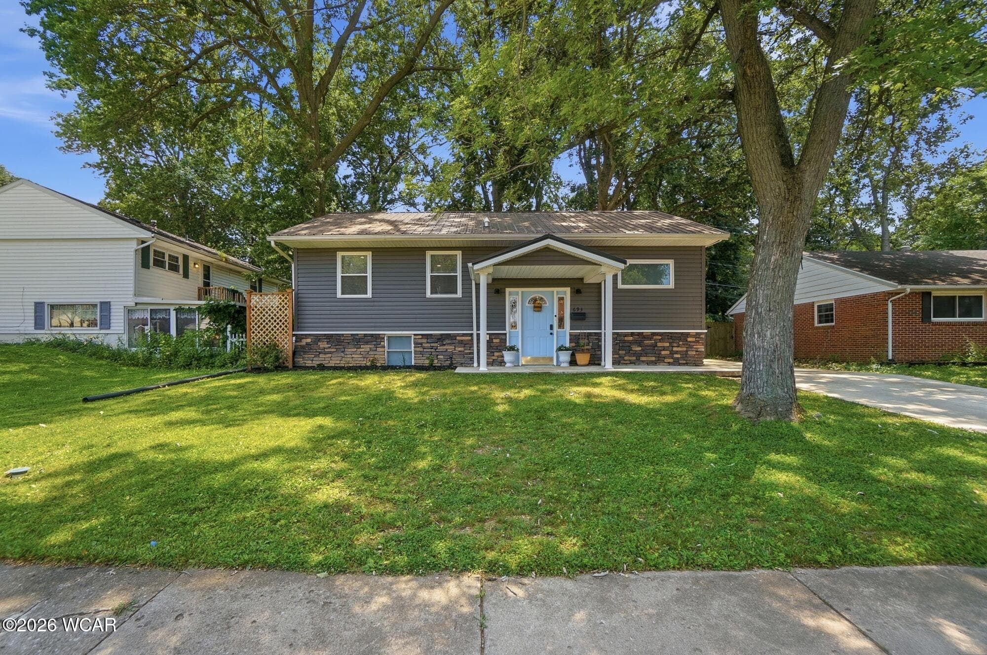 693 Lane photo 2