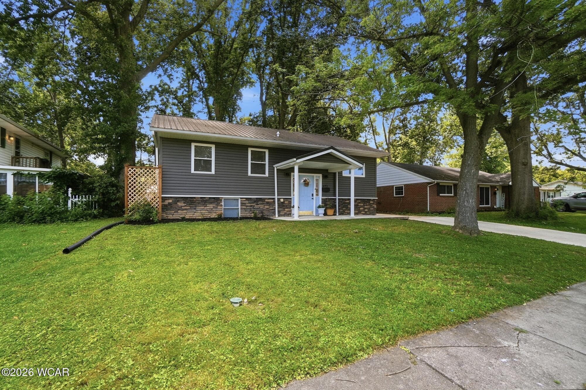 693 Lane photo 4