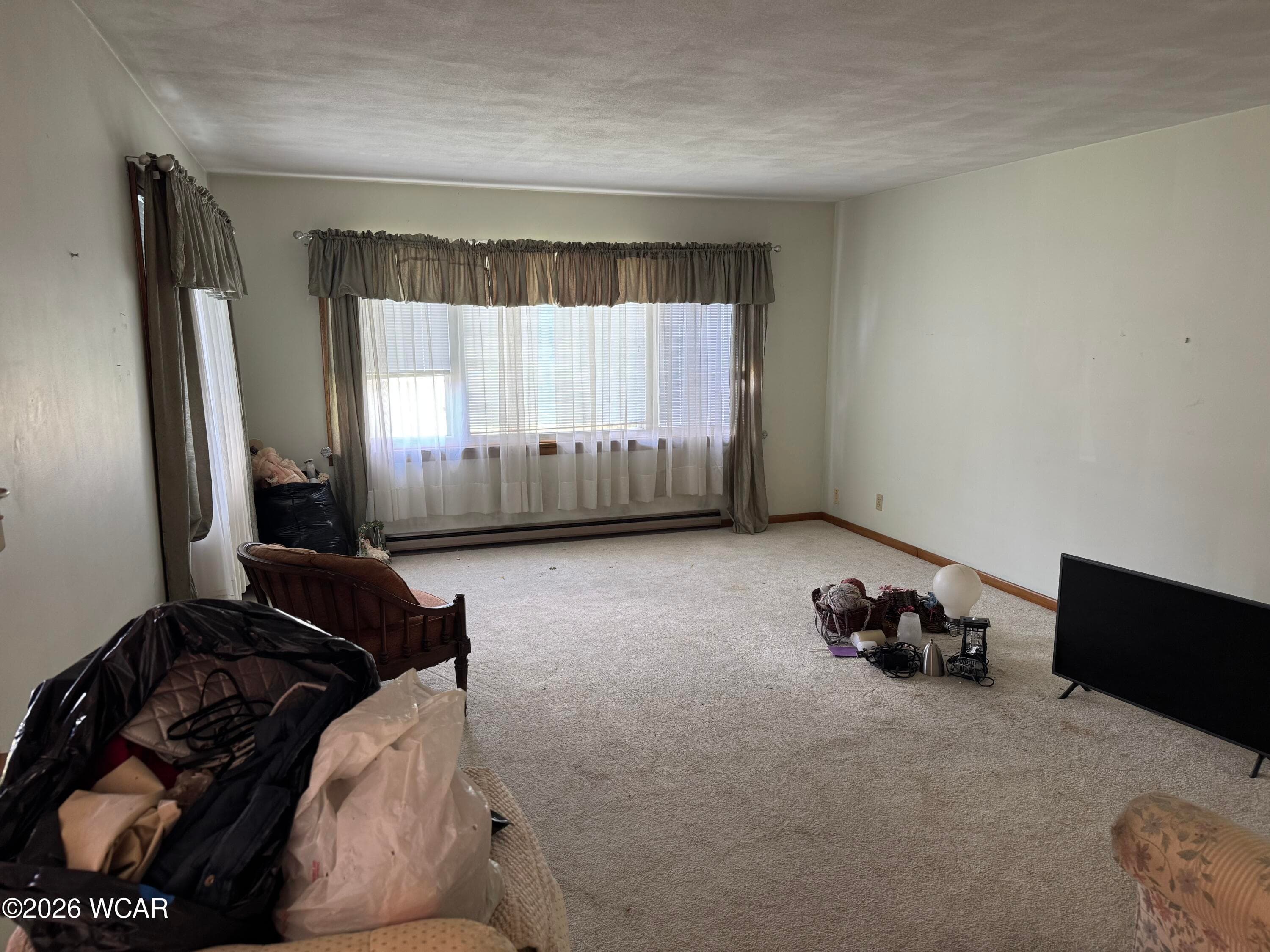 4052 Main photo 3