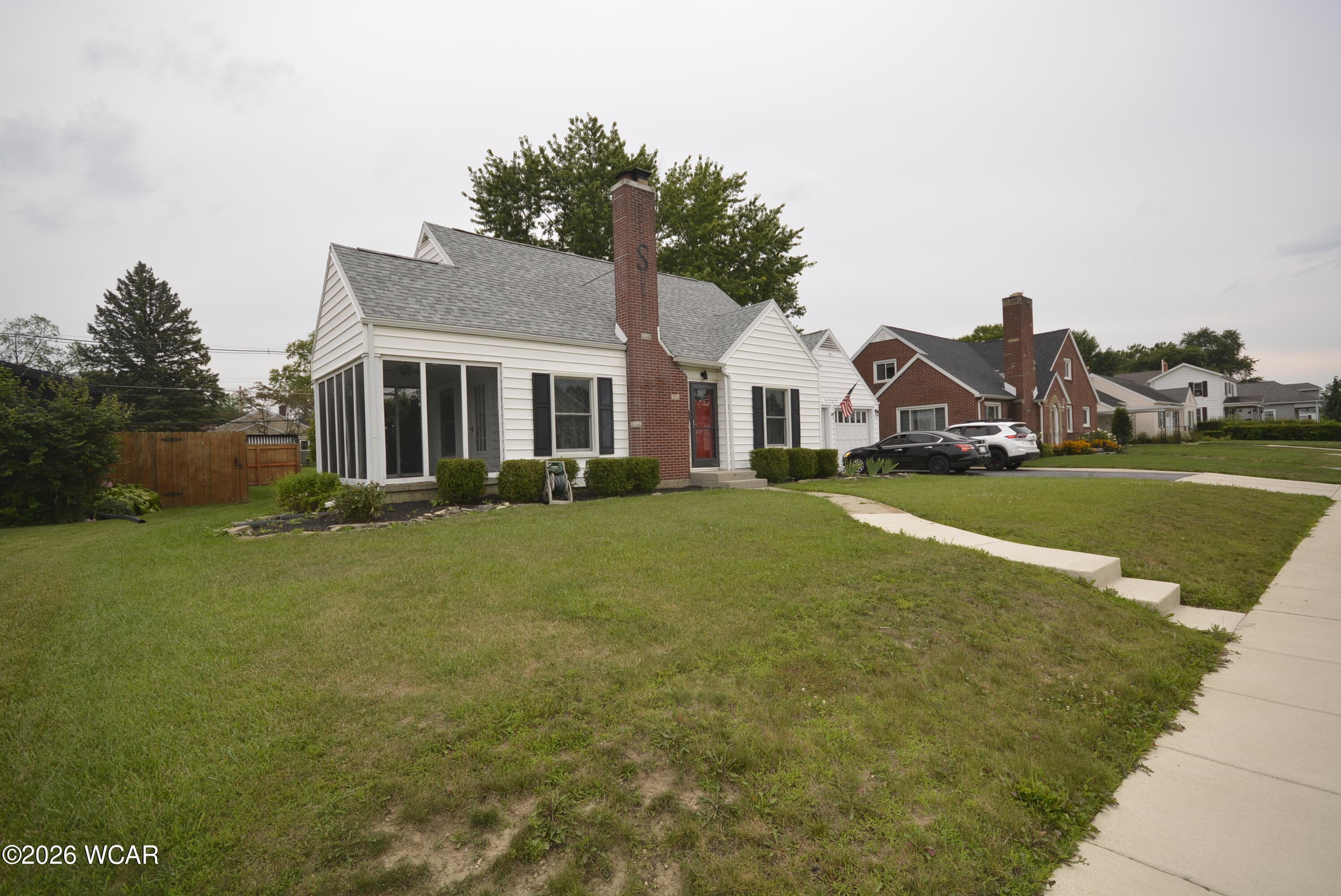 703 Benton photo 4