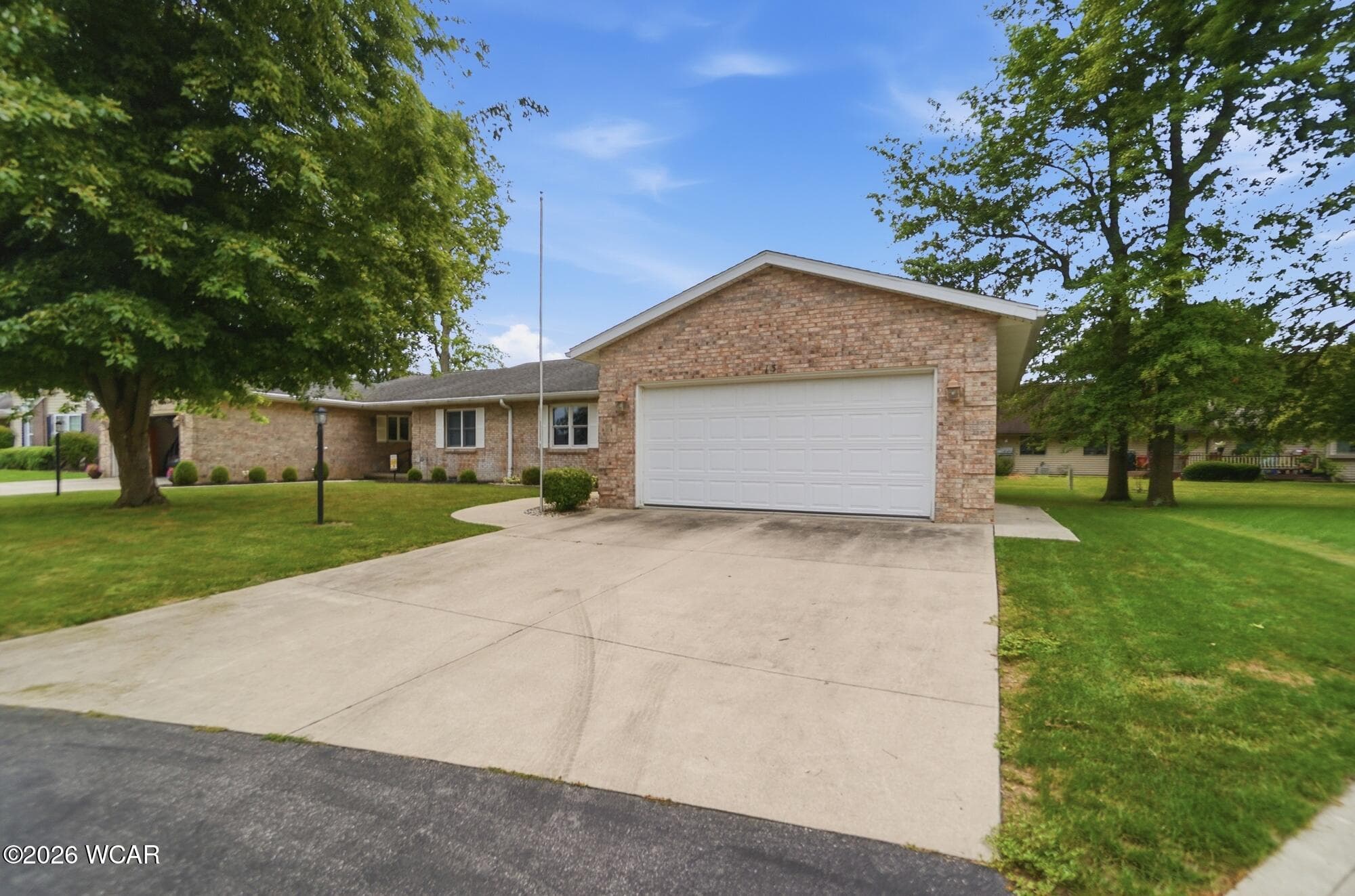 650 Golden Oaks photo 2