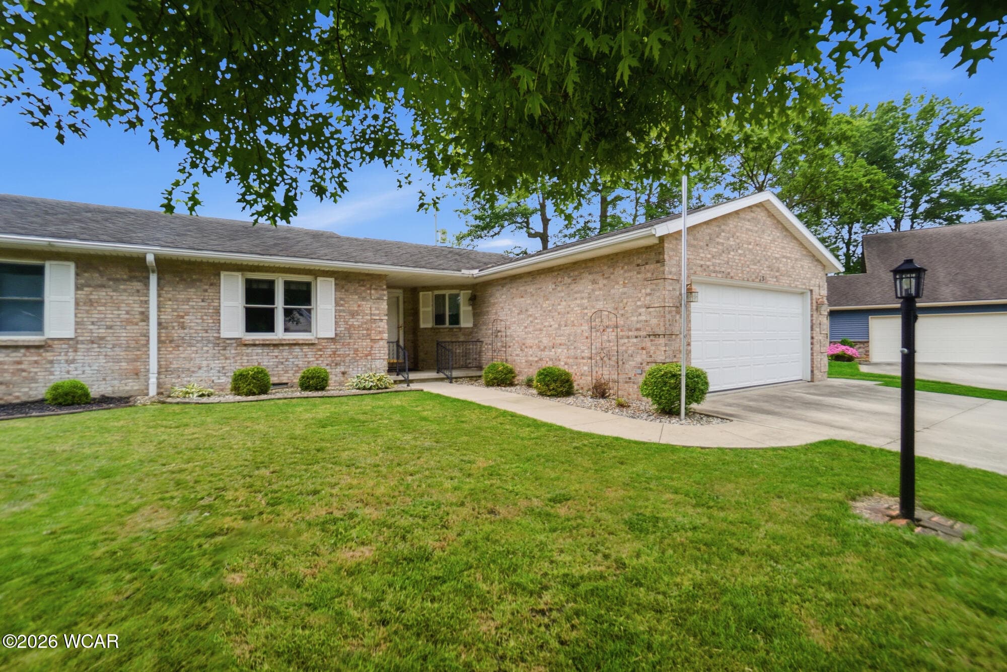 650 Golden Oaks photo 3