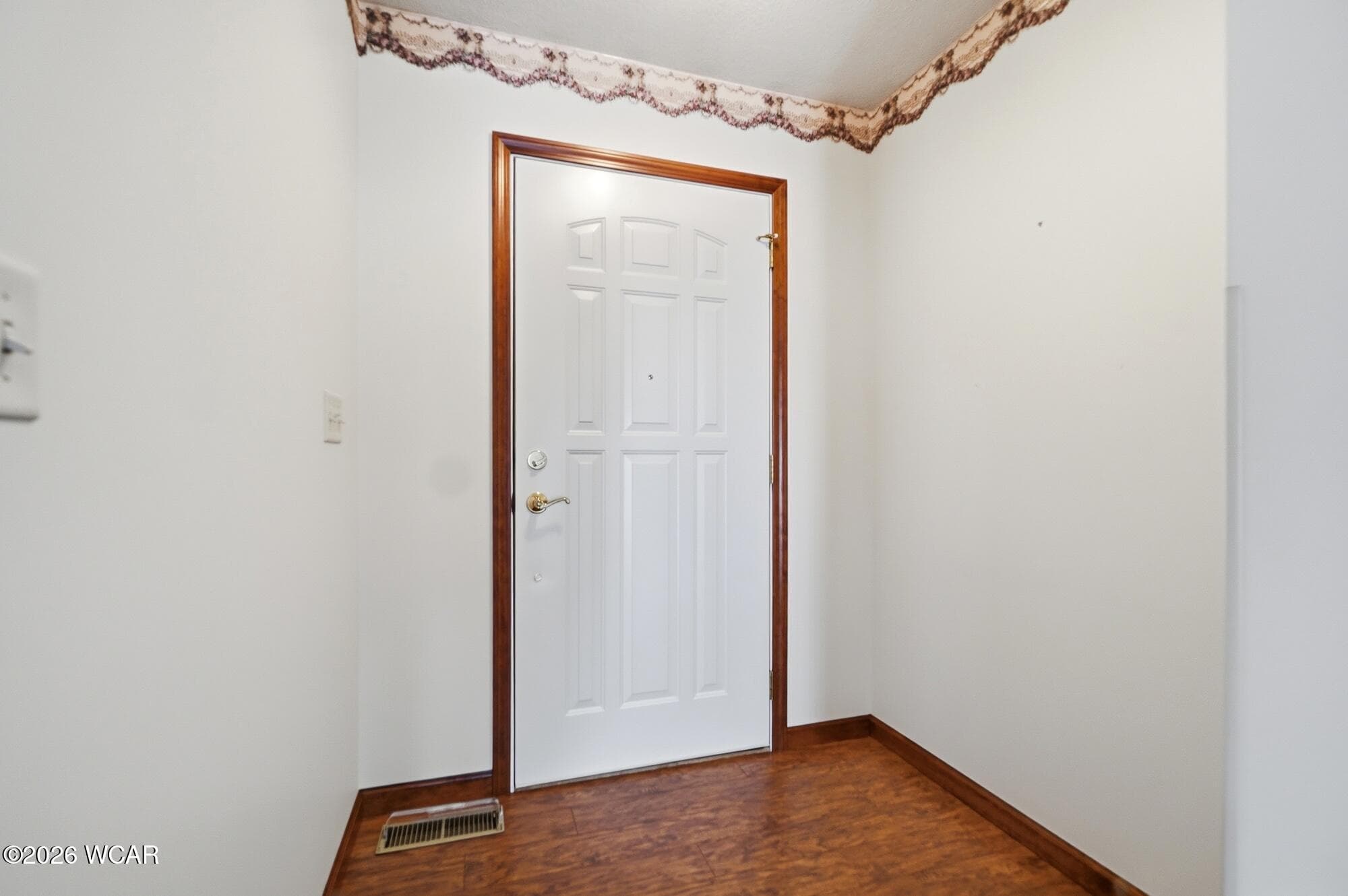 650 Golden Oaks photo 5