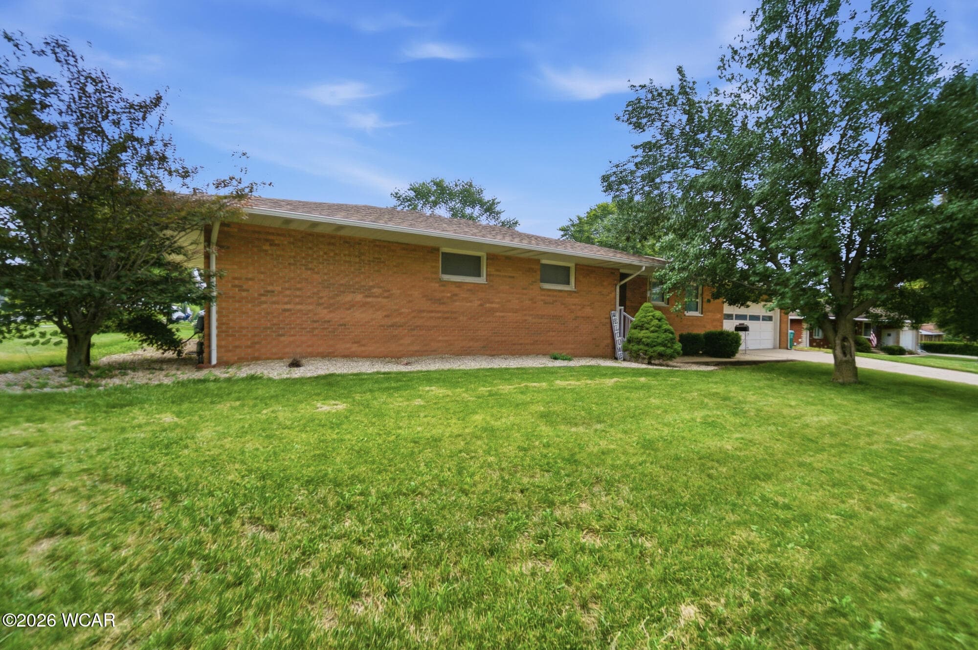 1601 Latham photo 3