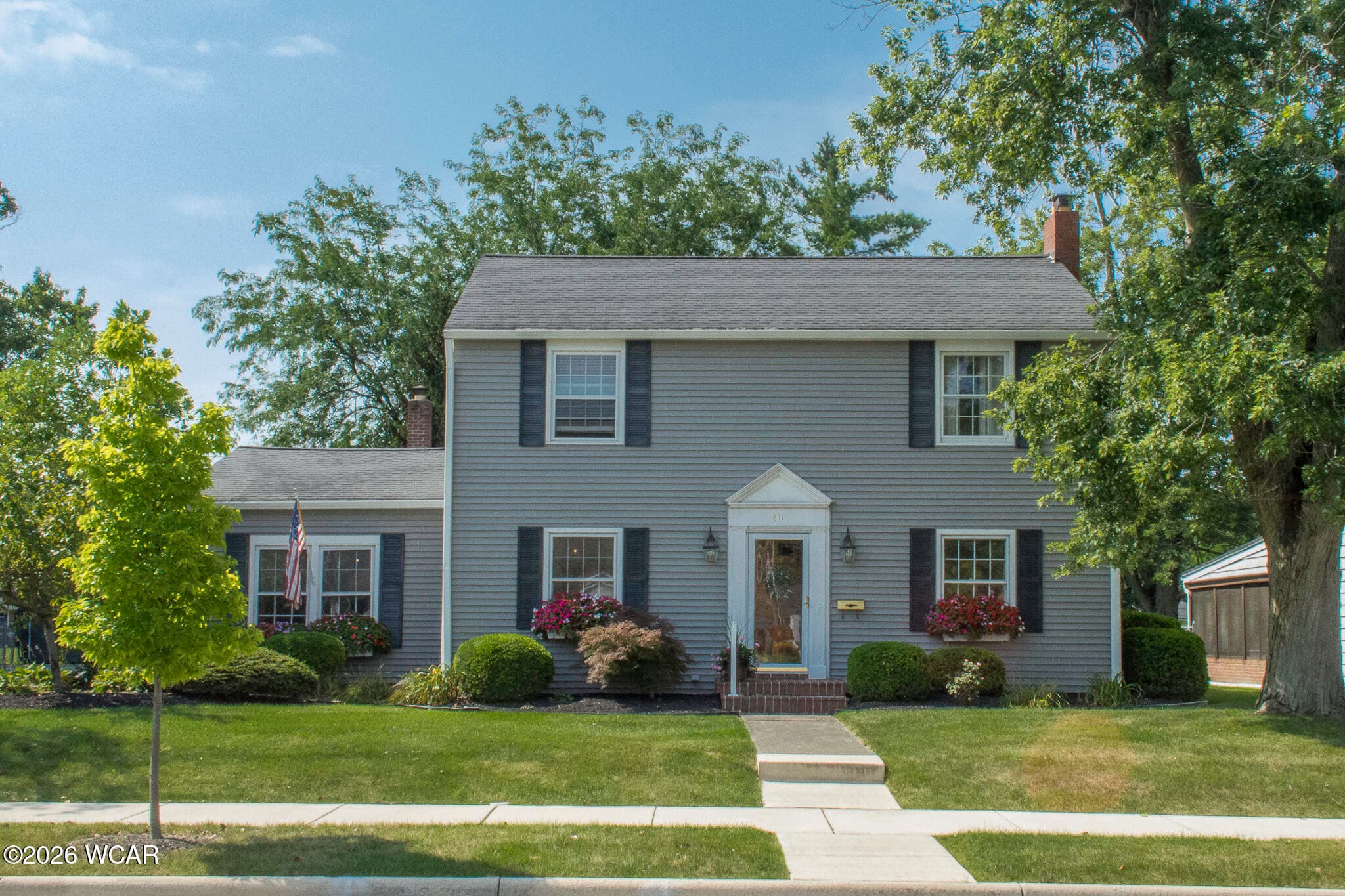 811 Benton photo 2