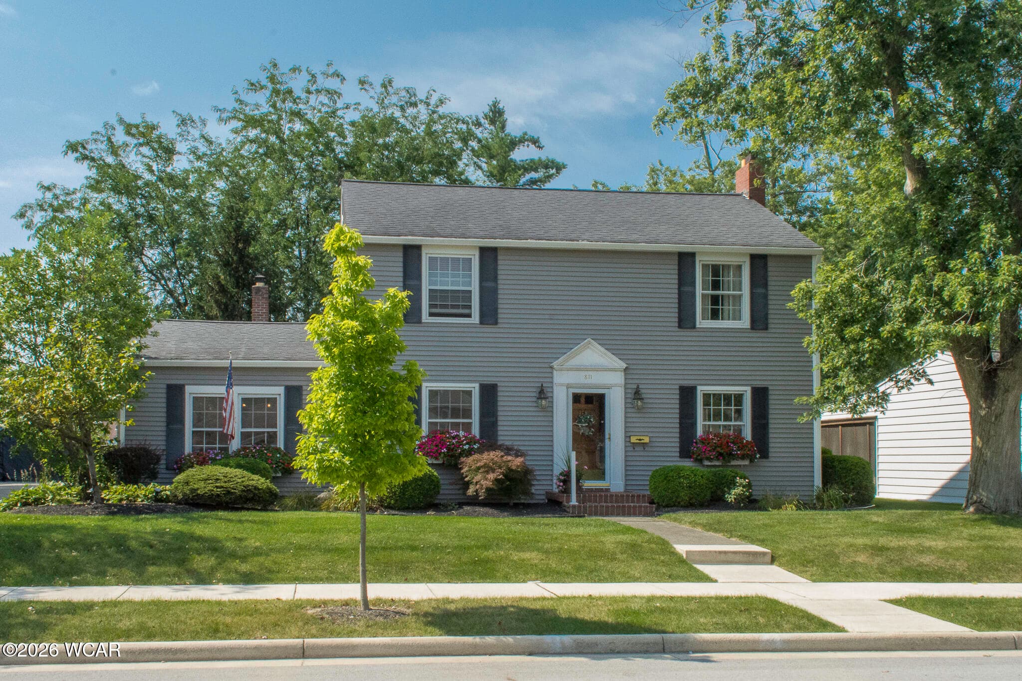 811 Benton photo 3