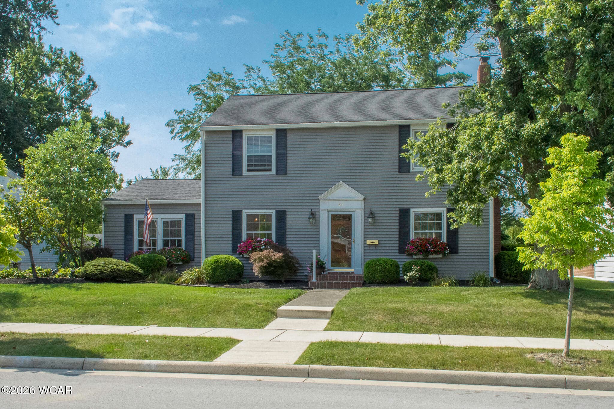811 Benton photo 4