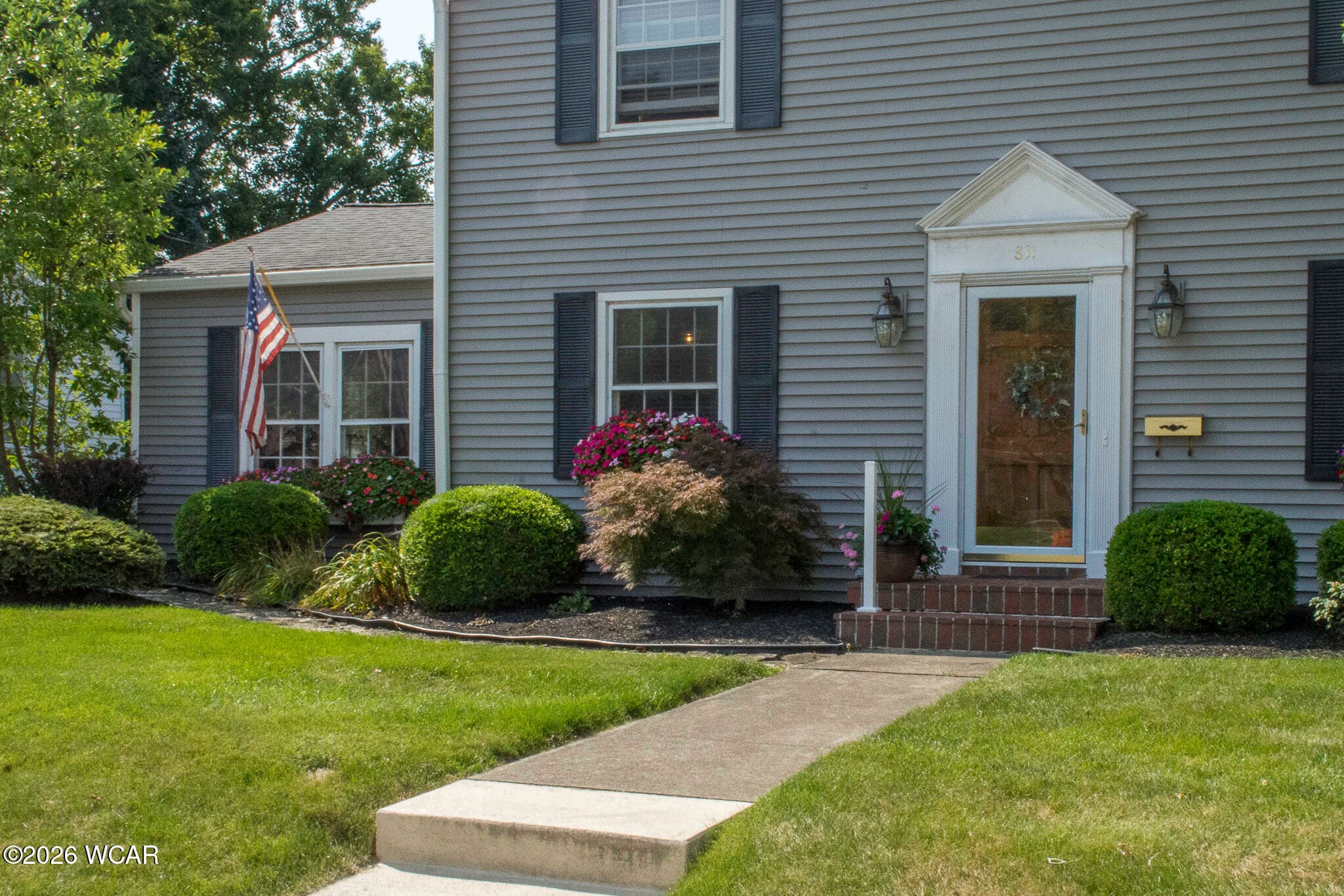 811 Benton photo 5