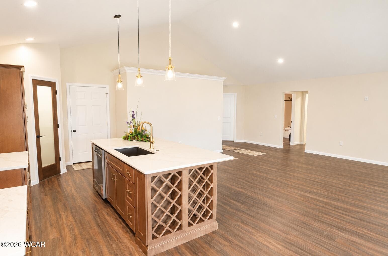 206 Eagles Point photo 3