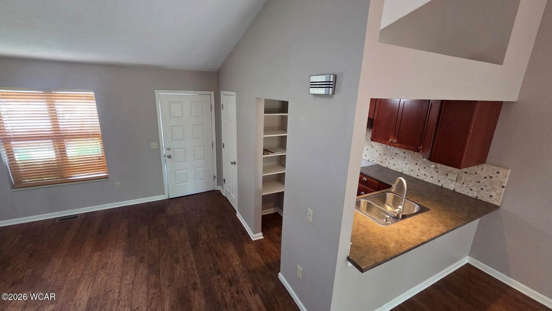 1228 Lincoln photo 4