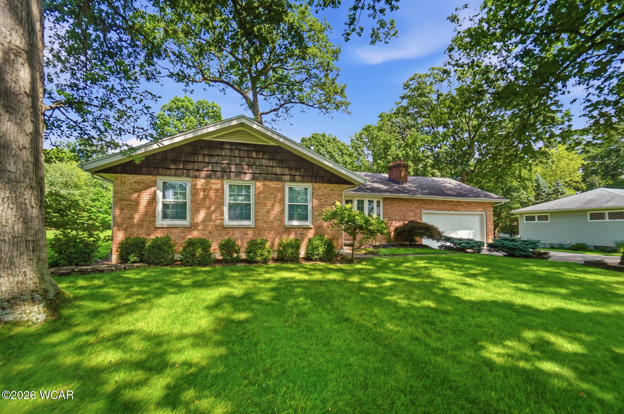3700 Groves photo 2