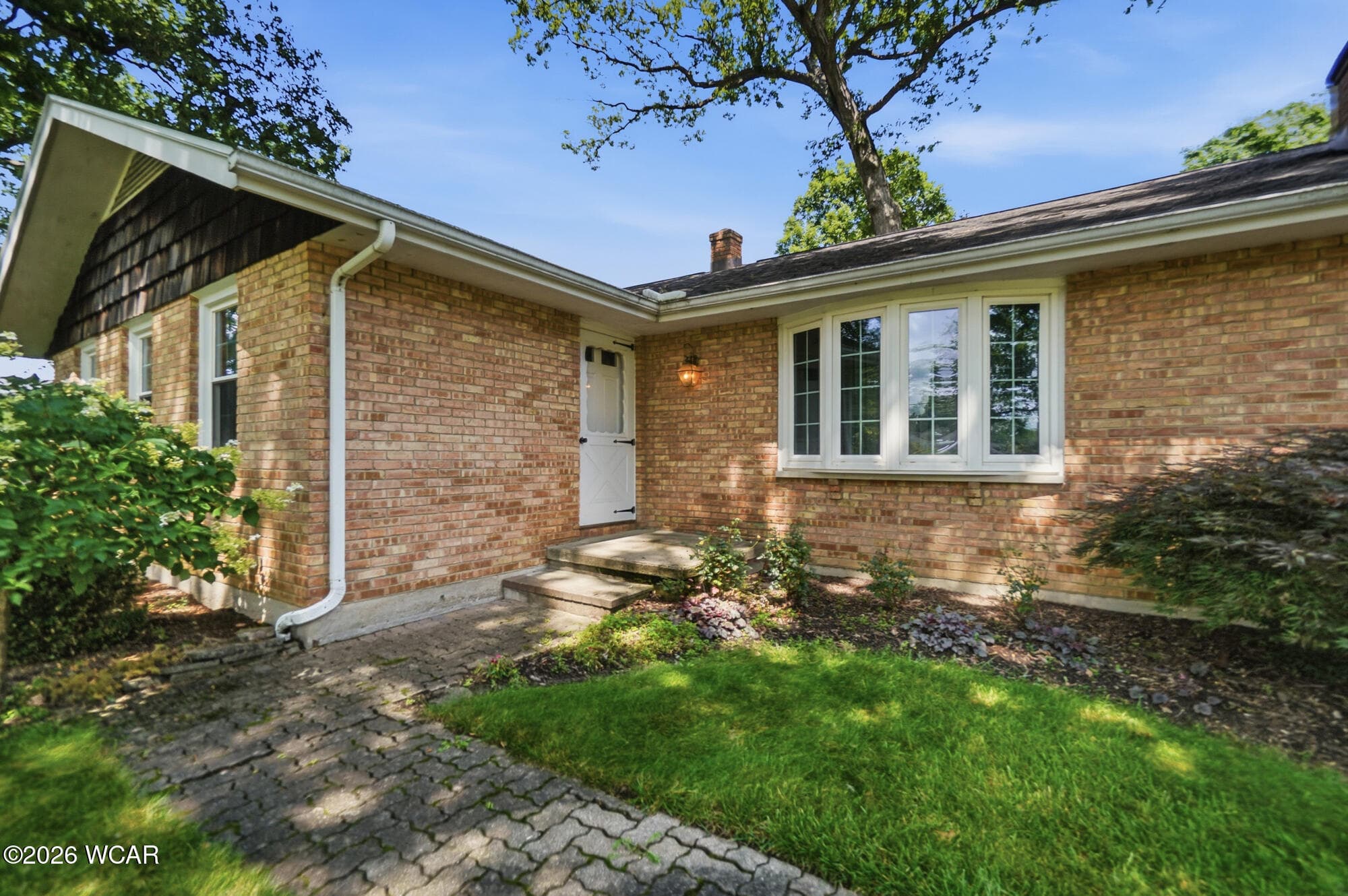 3700 Groves photo 4