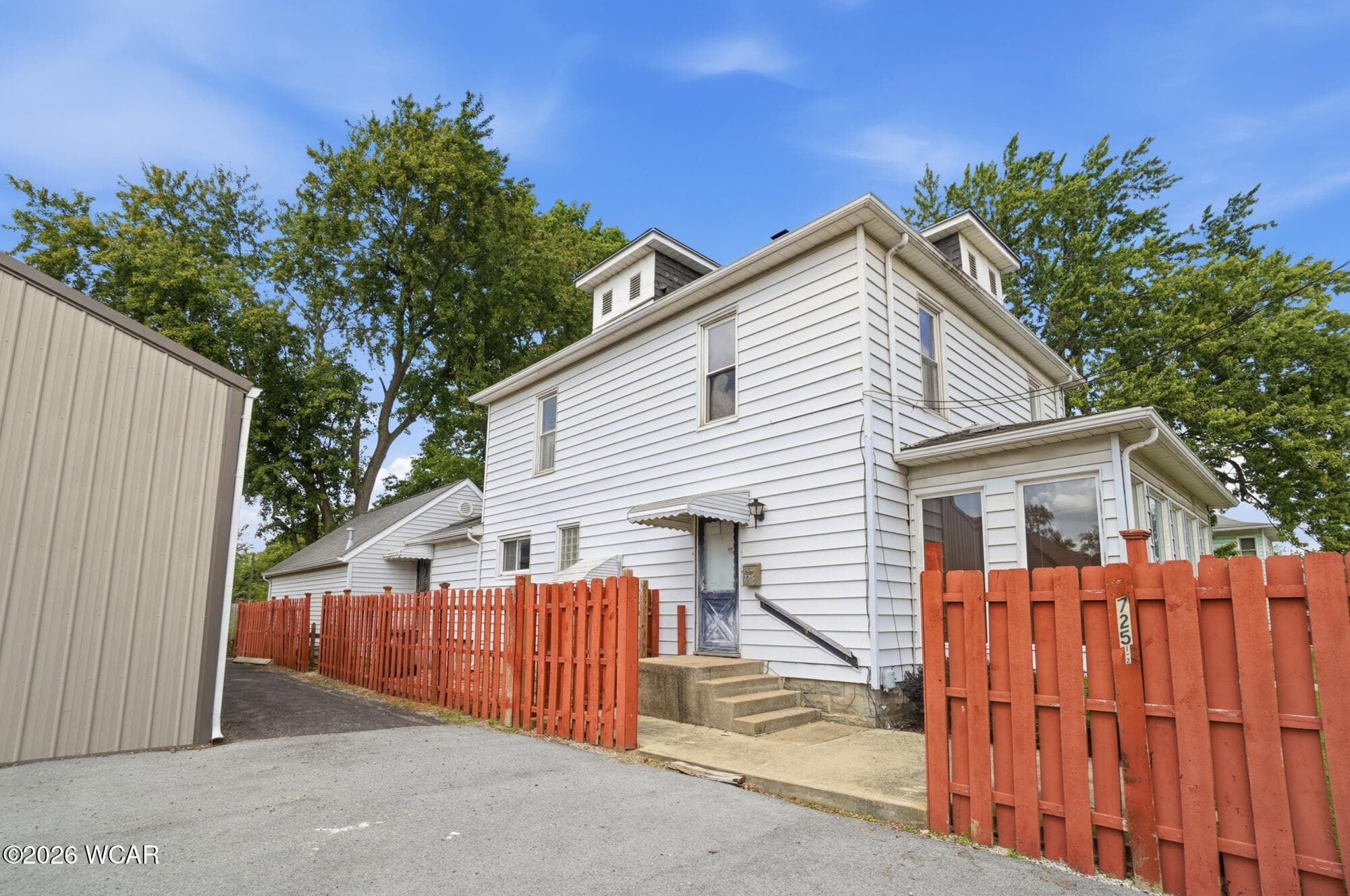 725 West photo 3