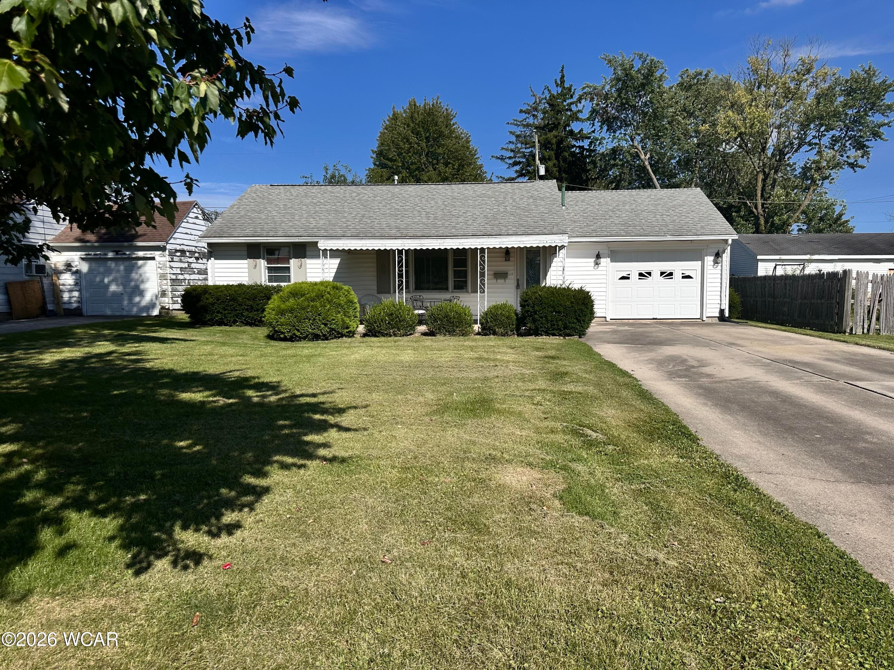 302 Hillcrest photo 2
