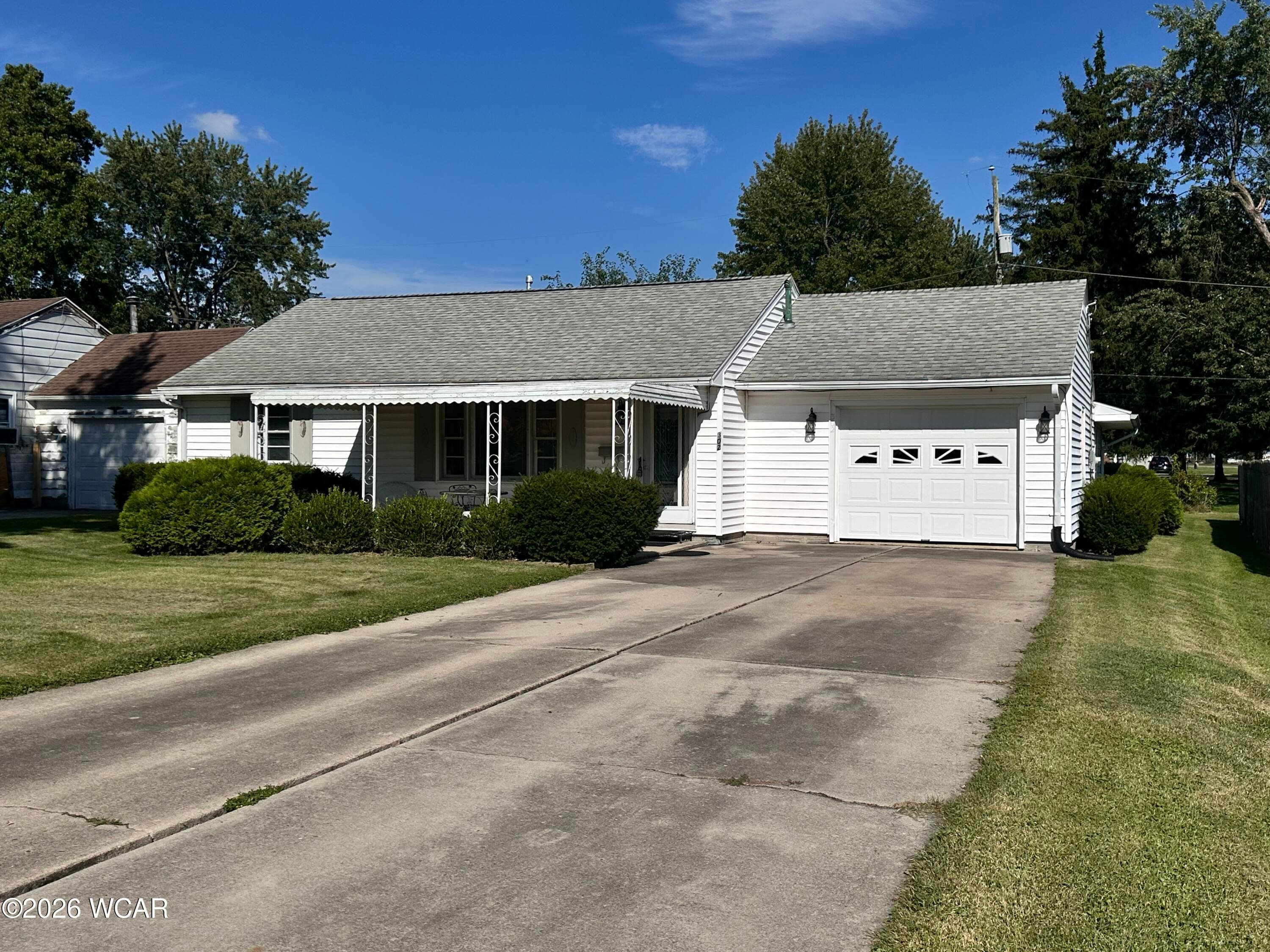 302 Hillcrest photo 3