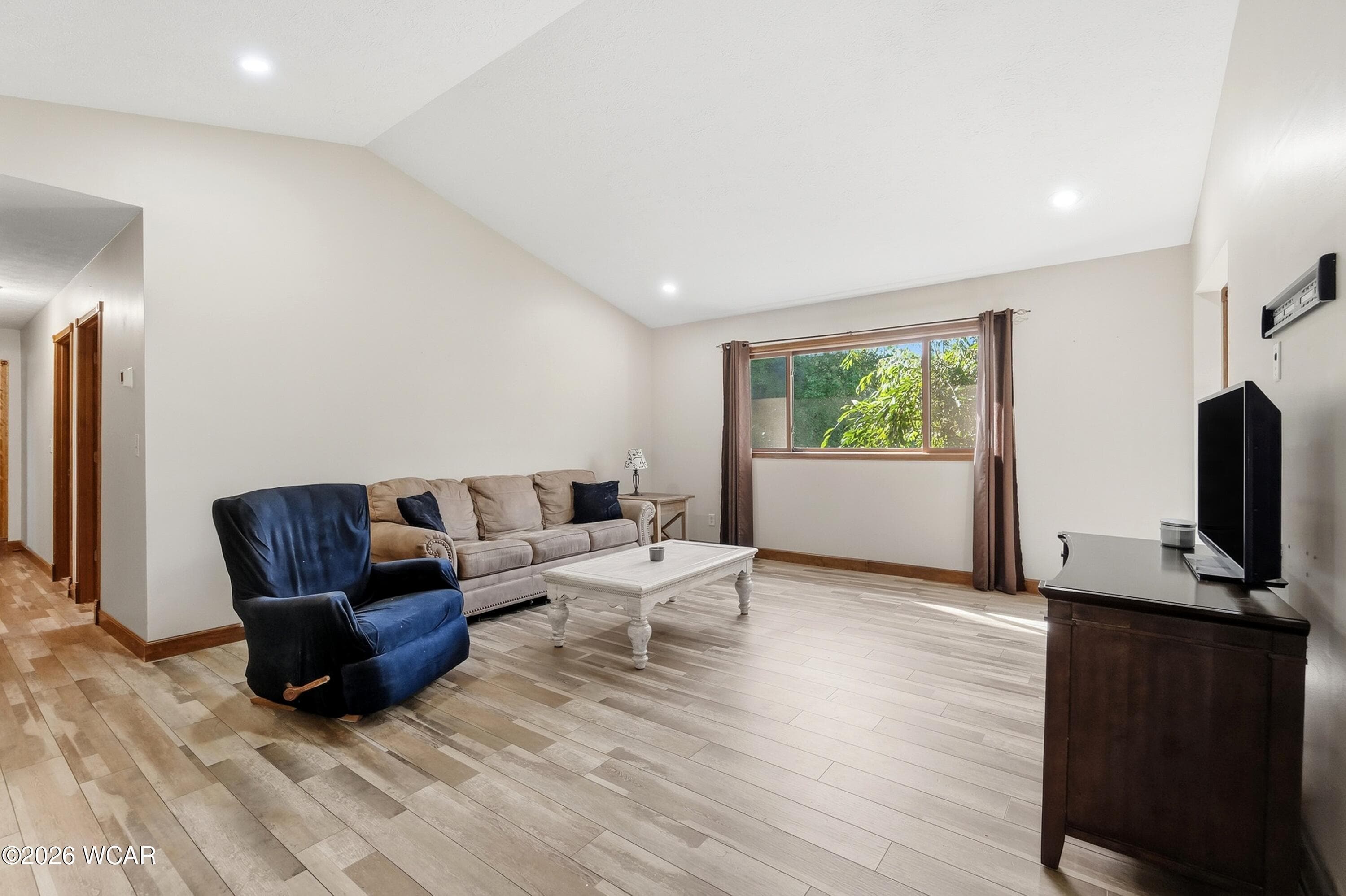 2330 Riverside photo 5