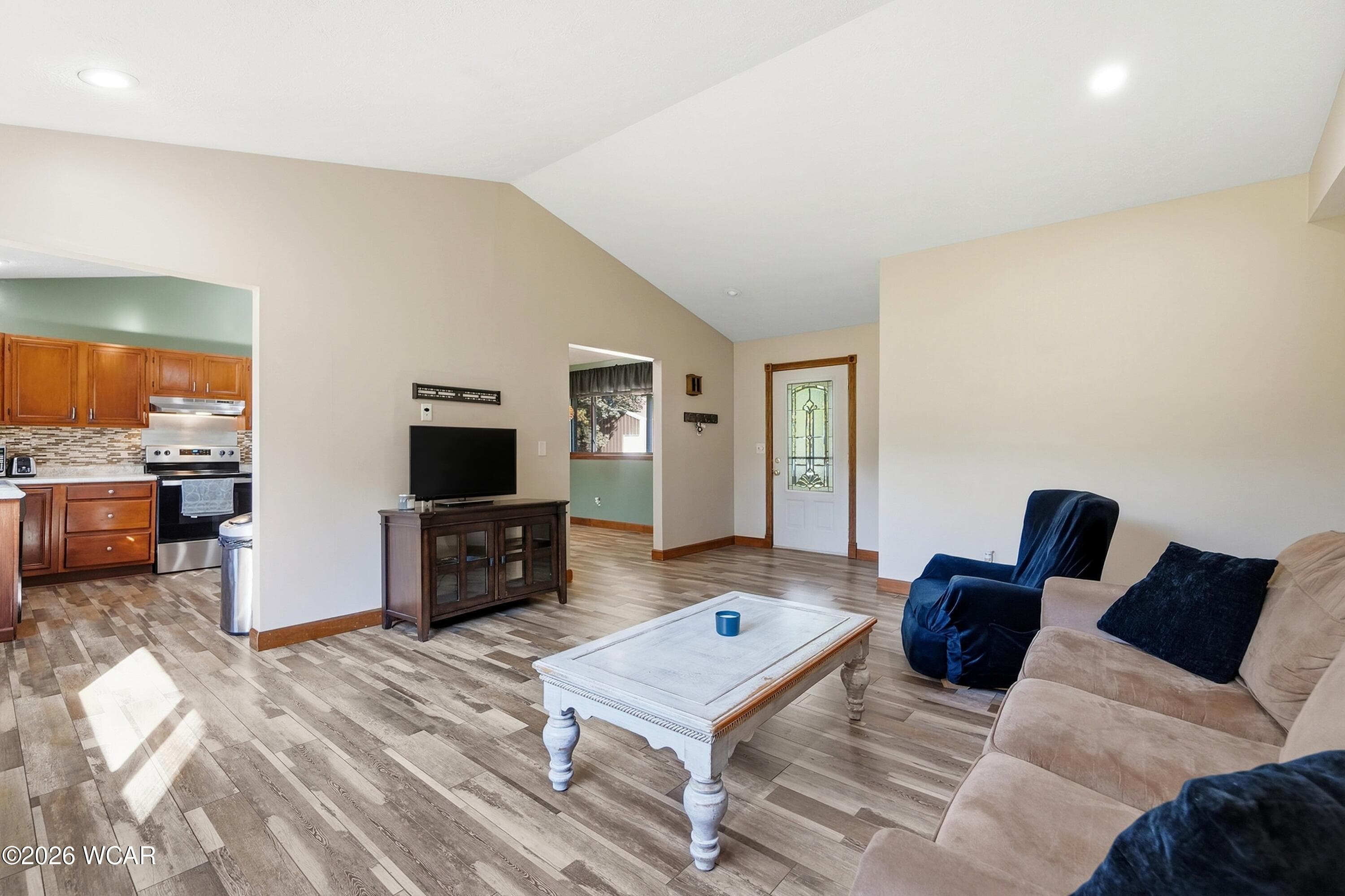 2330 Riverside photo 4