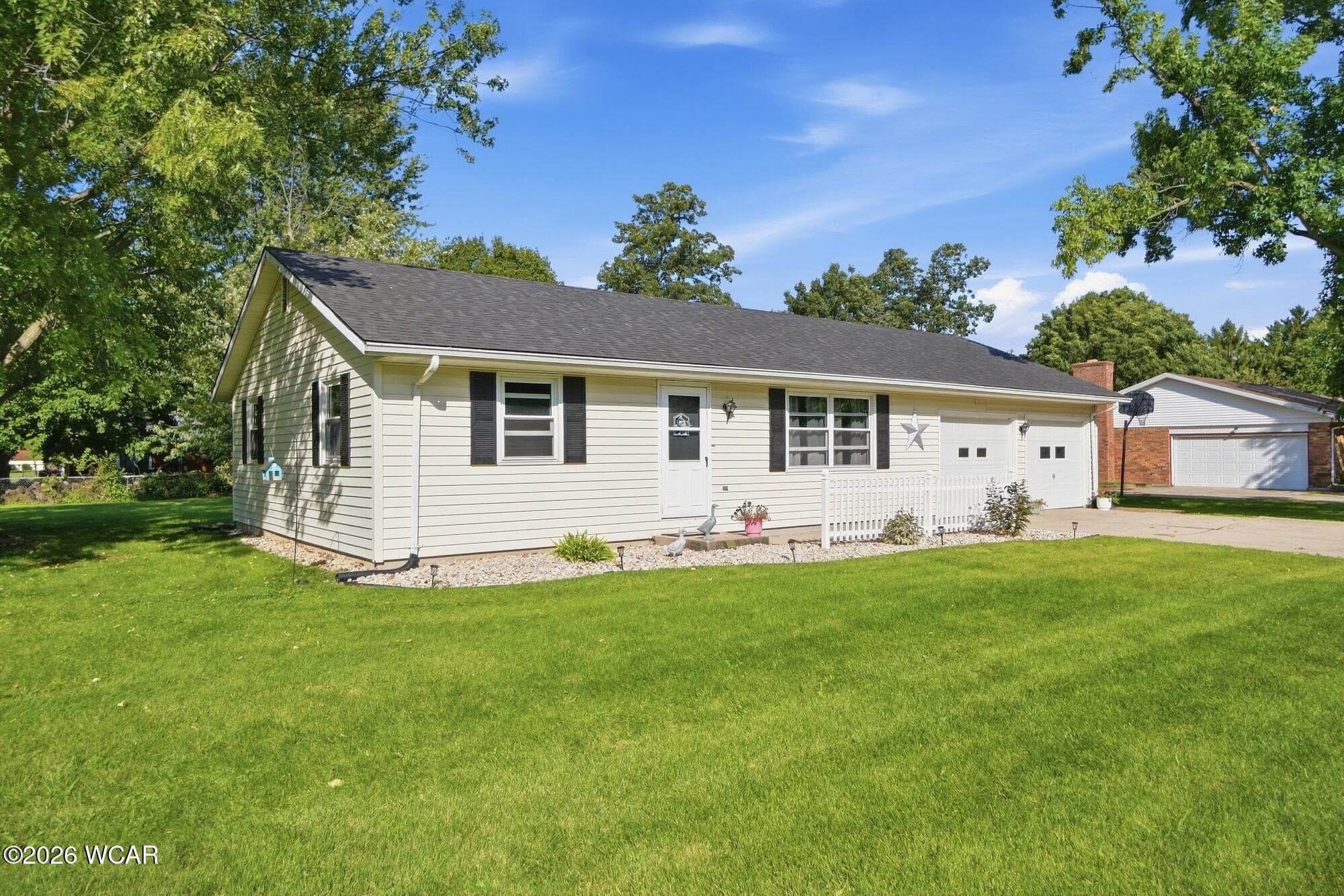915 Southernview photo 3