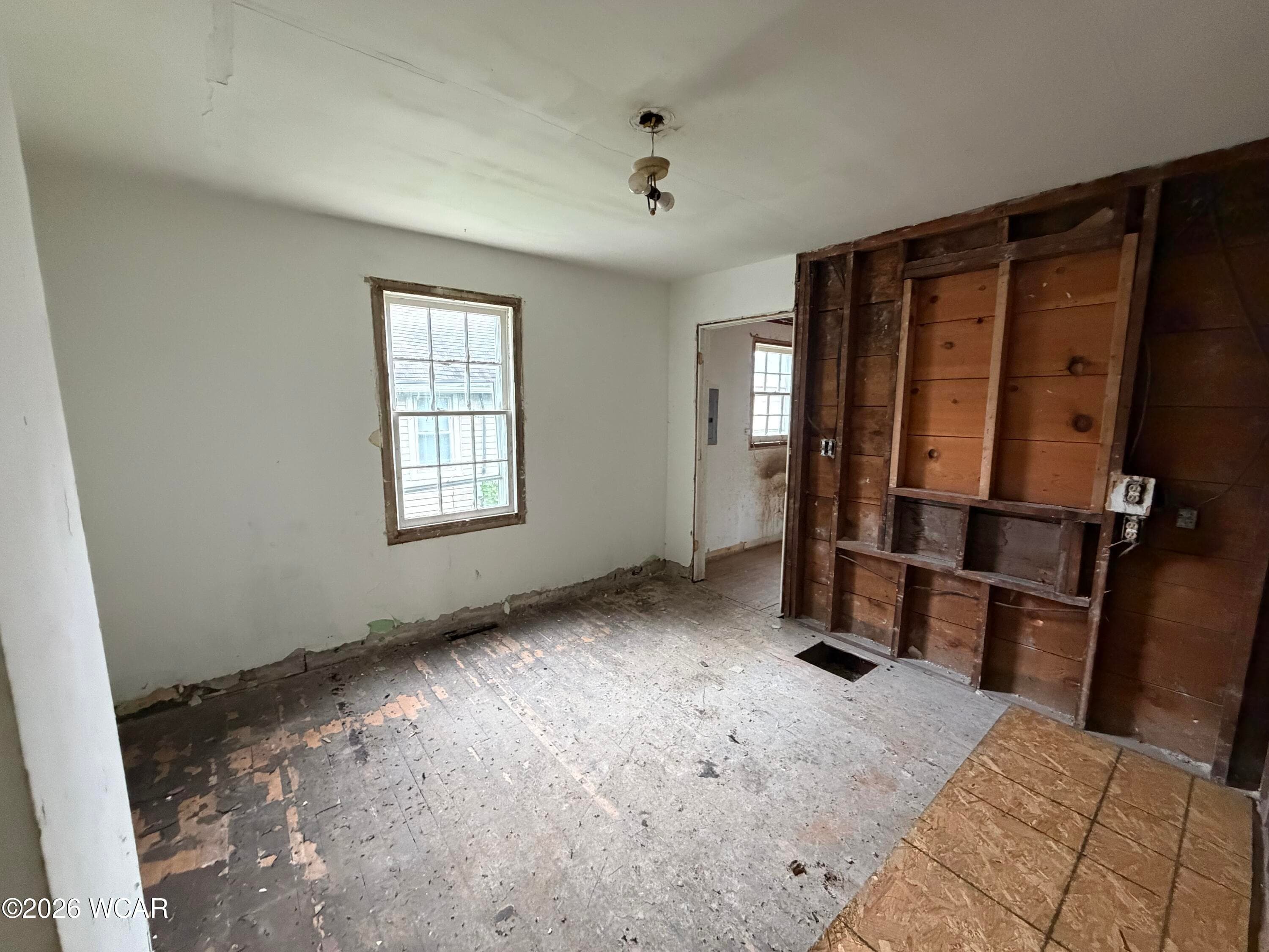 1033 Central photo 3