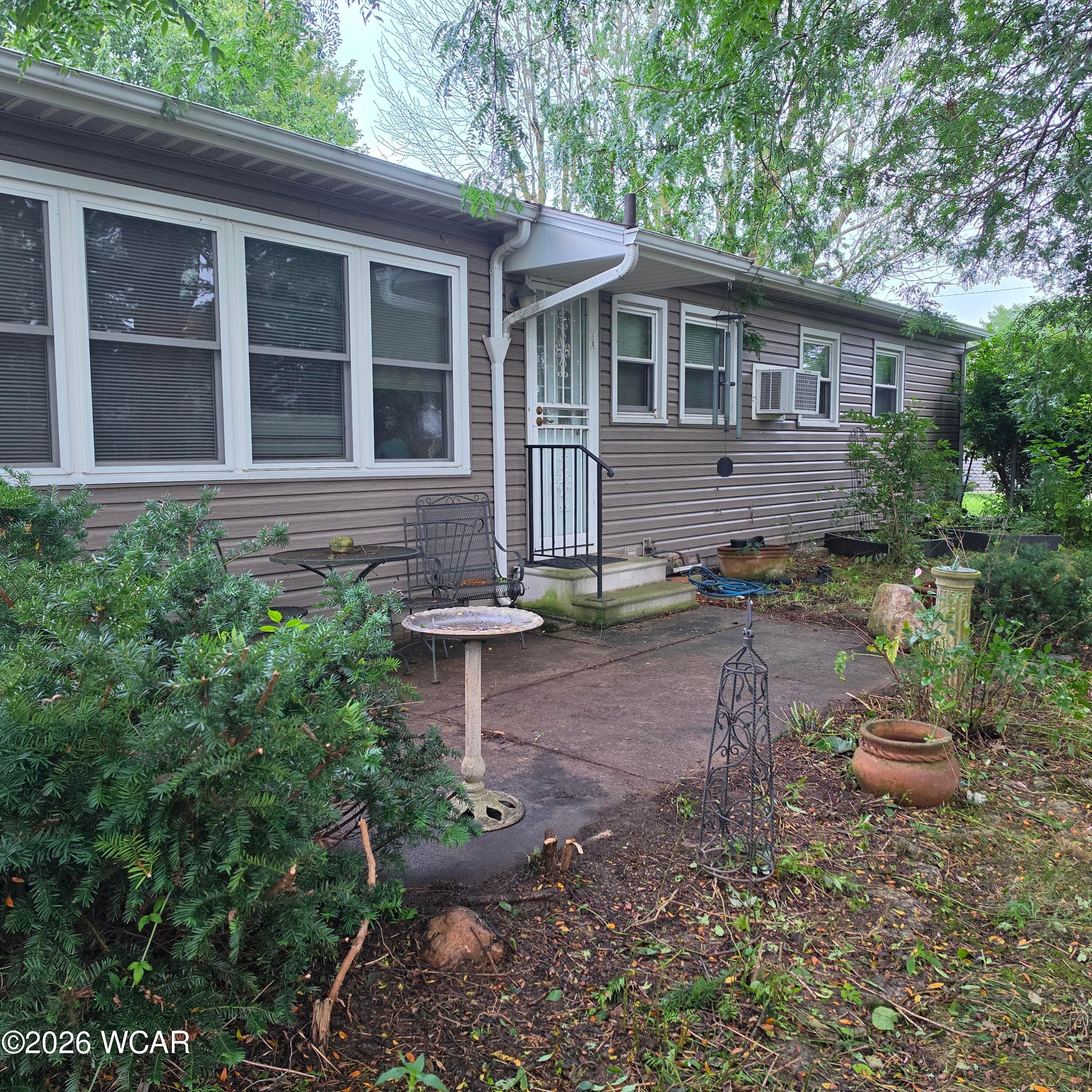 745 Perry photo 2