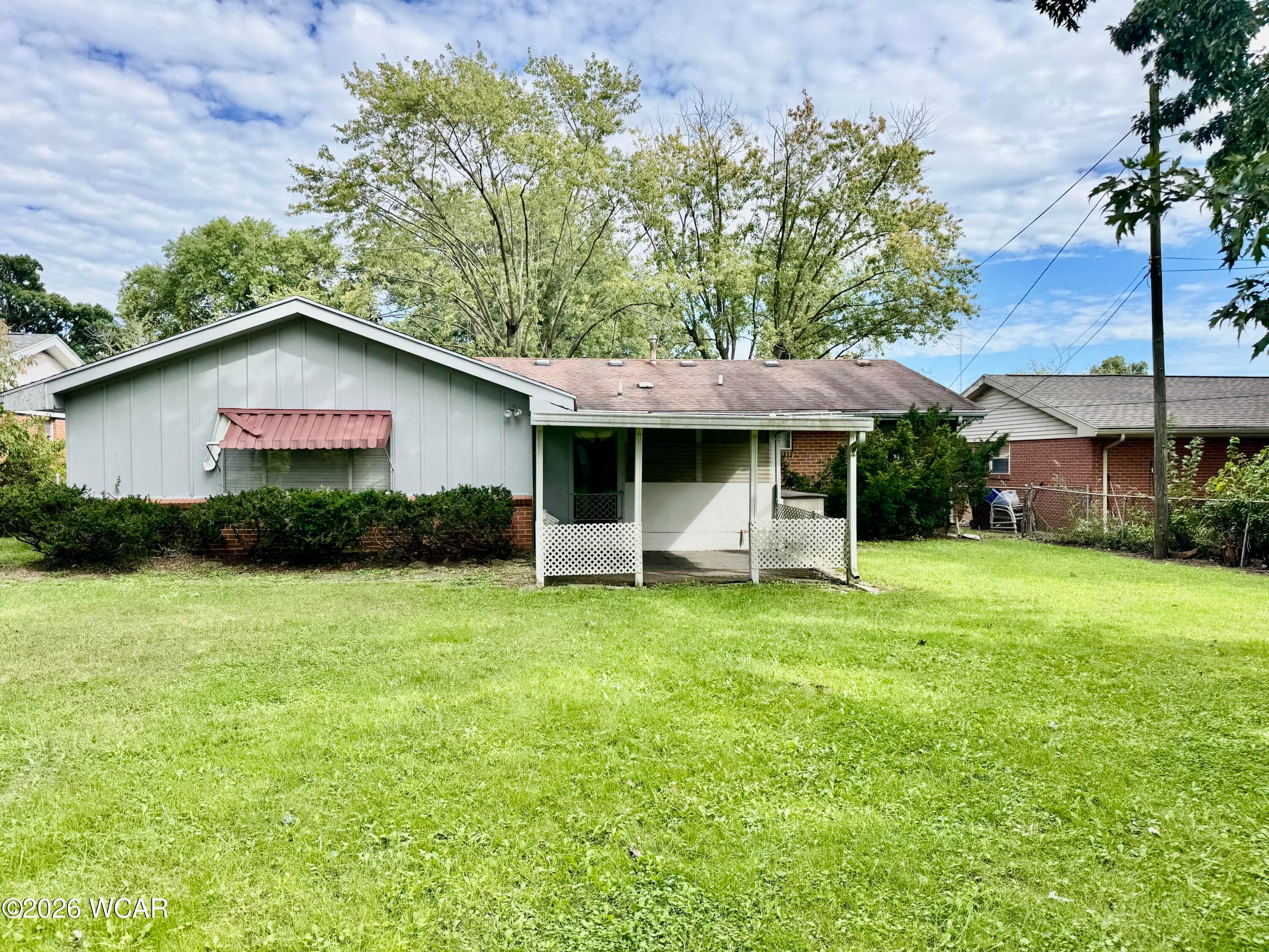 909 Crestwood photo 2