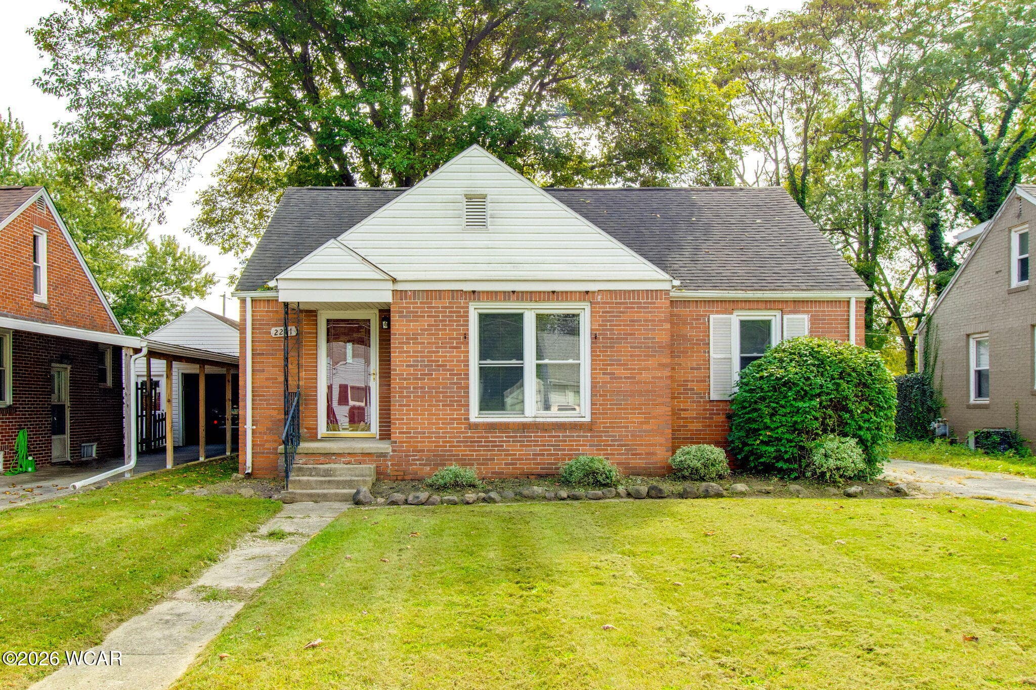 2241 Lakewood photo 2